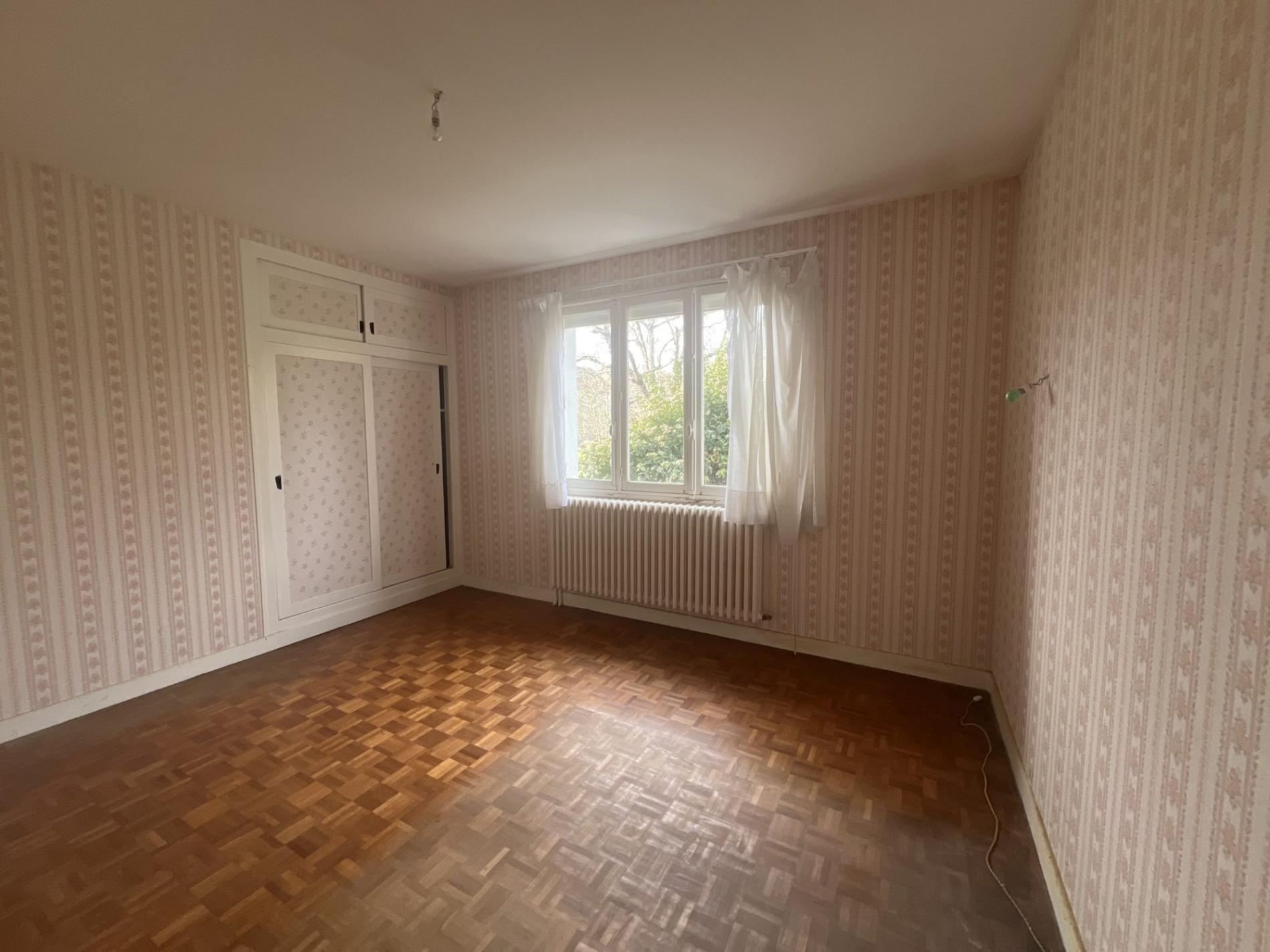 Maison sur sous-sol complet !