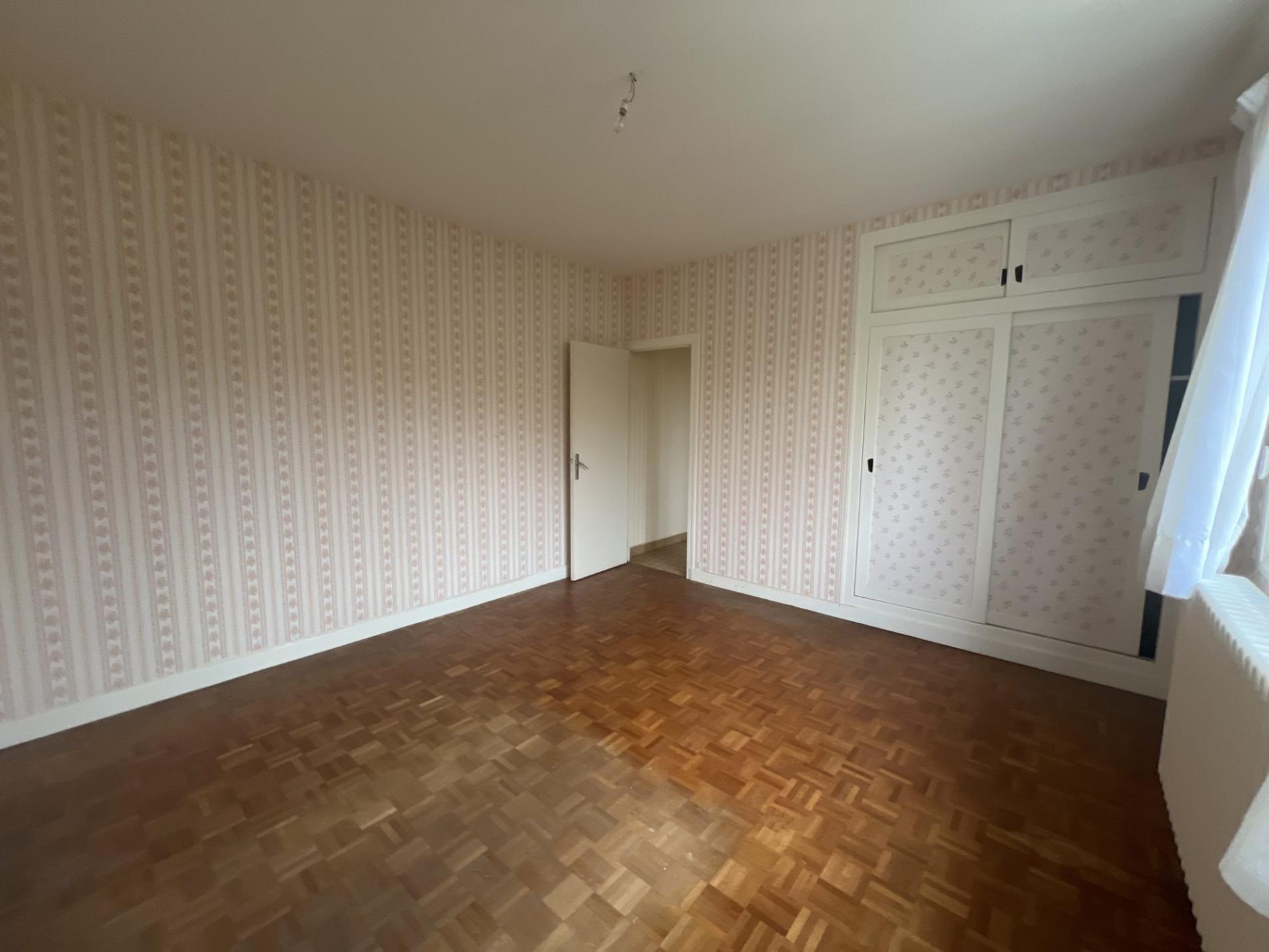 Maison sur sous-sol complet !