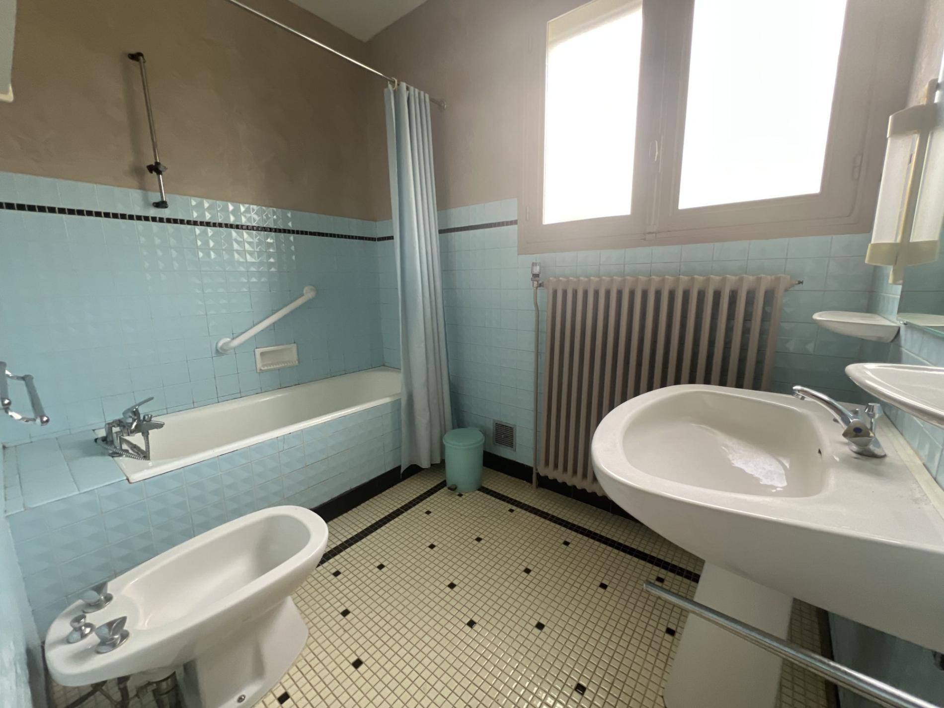 Maison sur sous-sol complet !