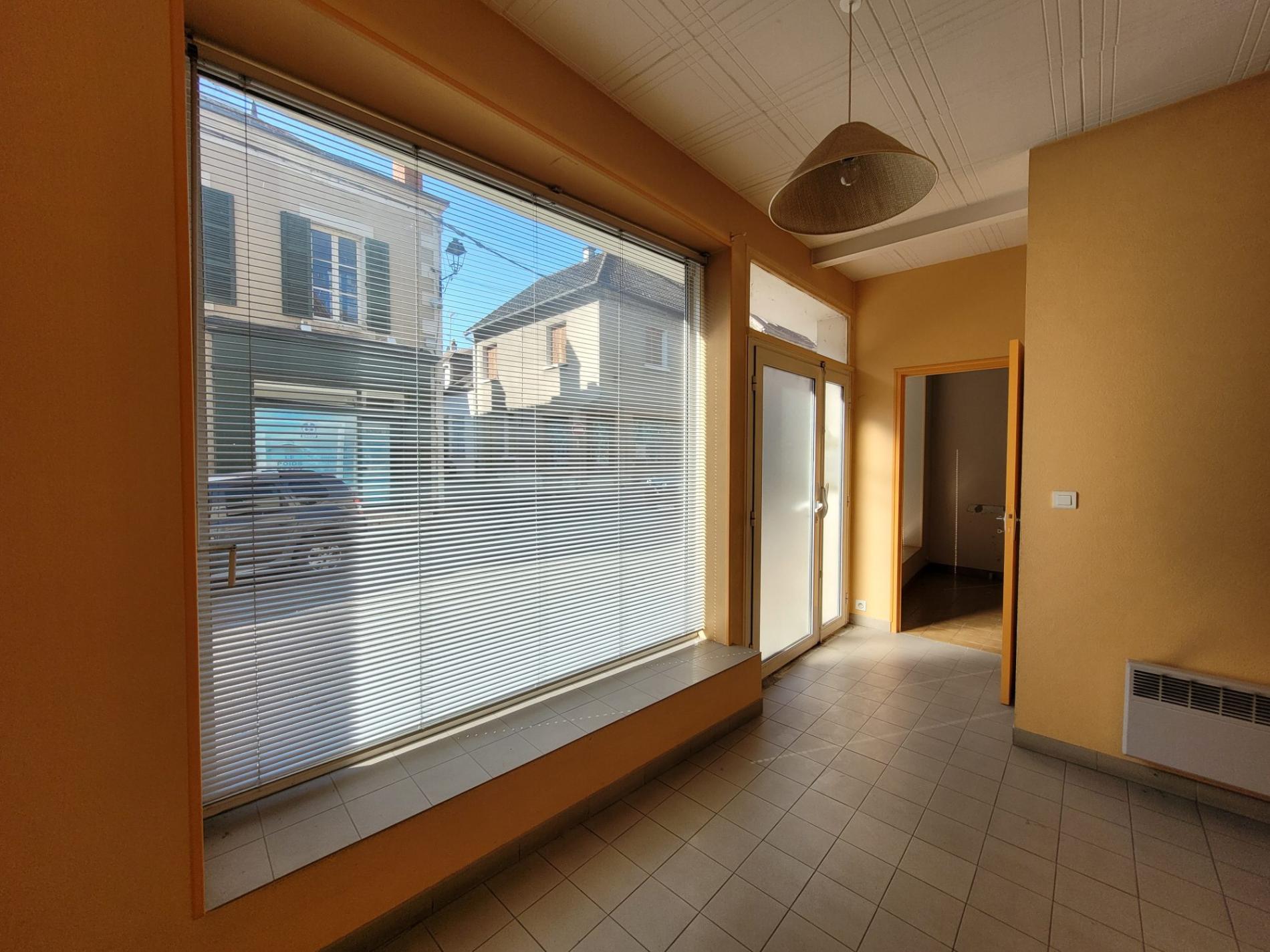 Commerce et appartement de ville