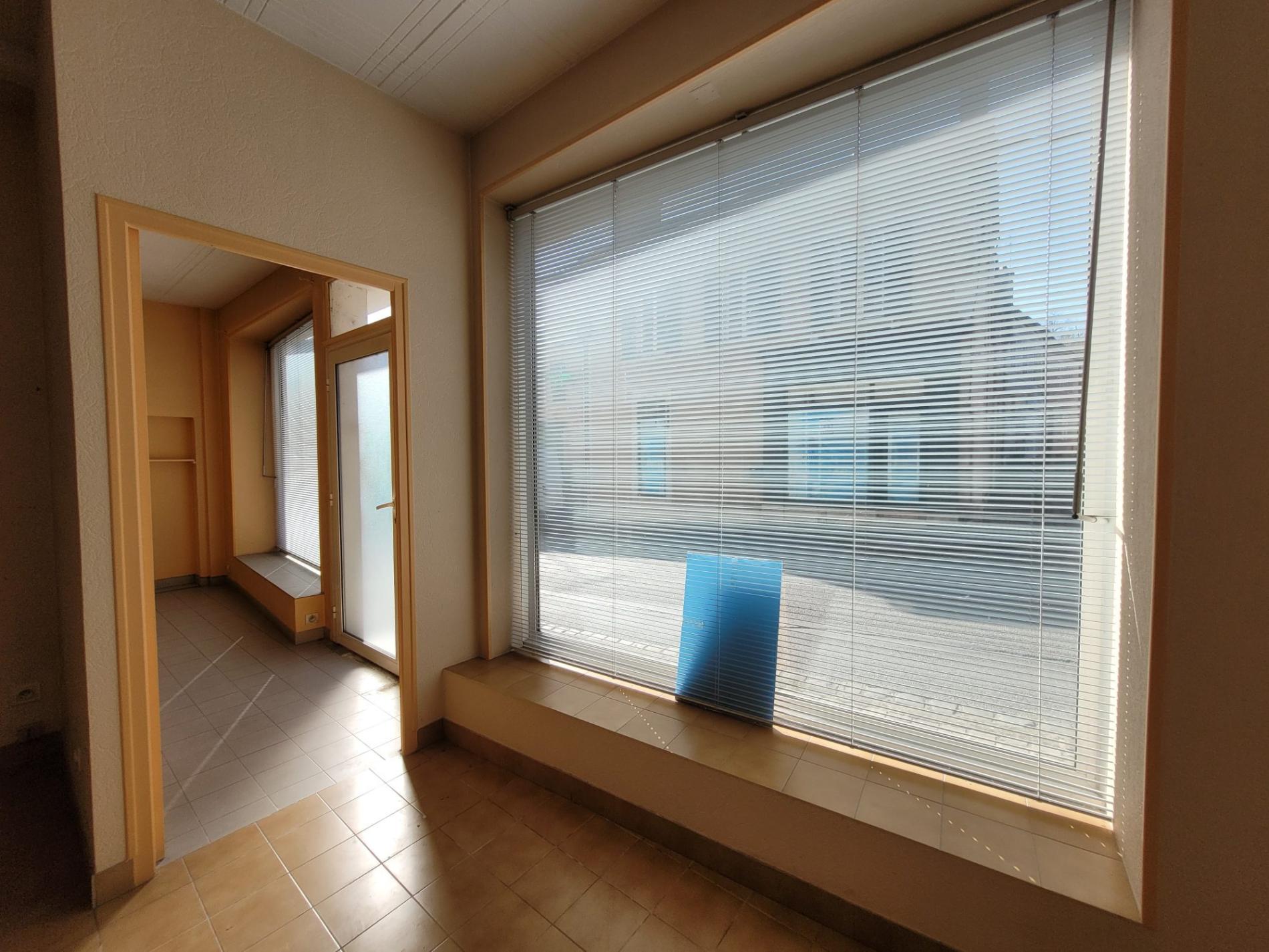 Commerce et appartement de ville