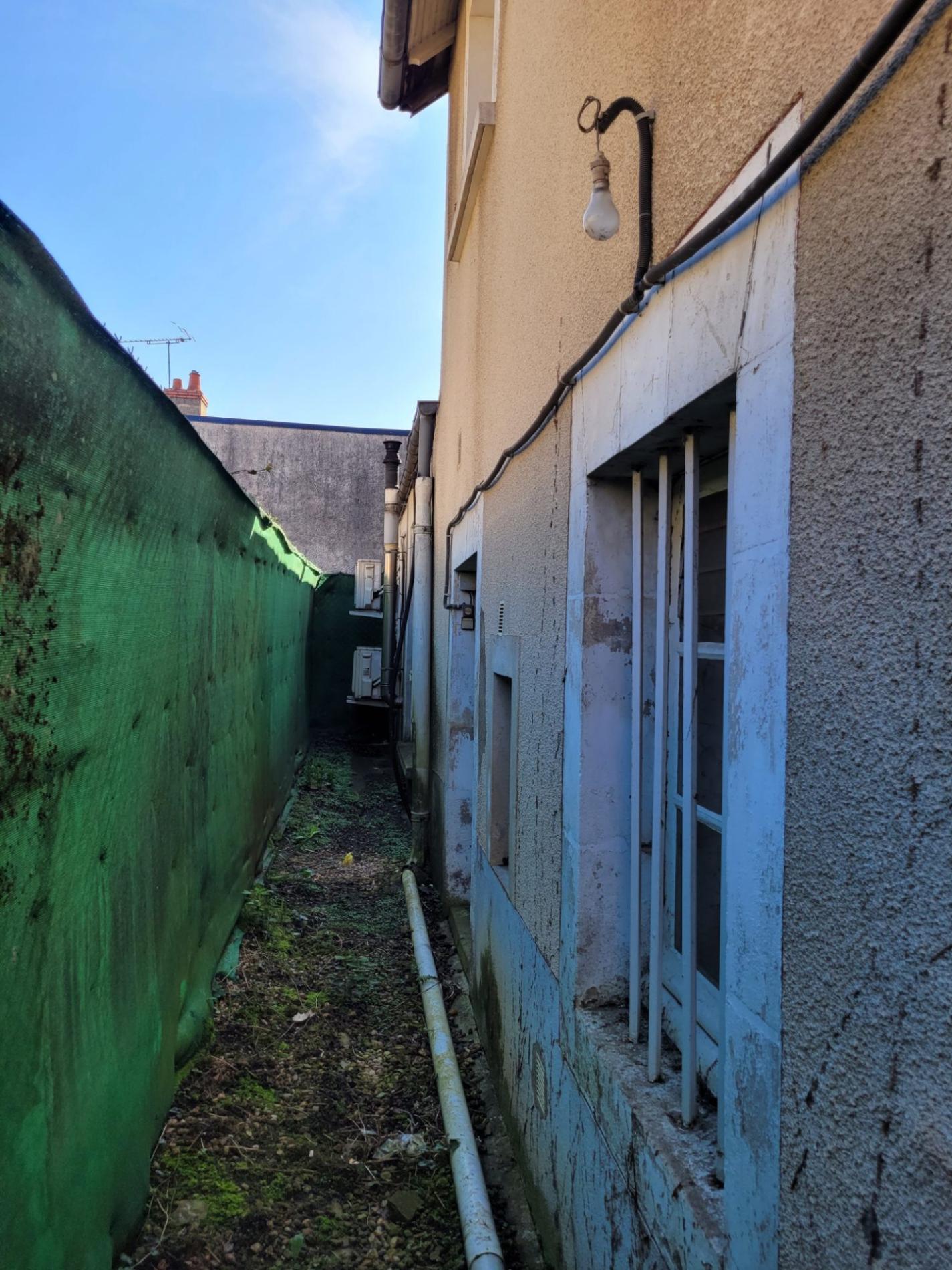 Commerce et appartement de ville