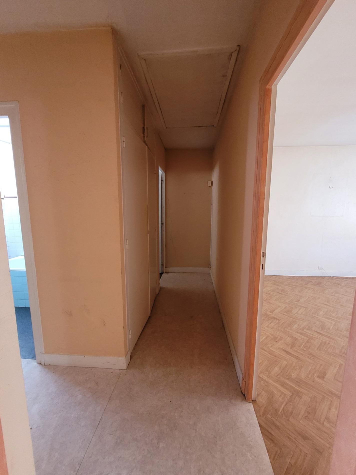 Commerce et appartement de ville