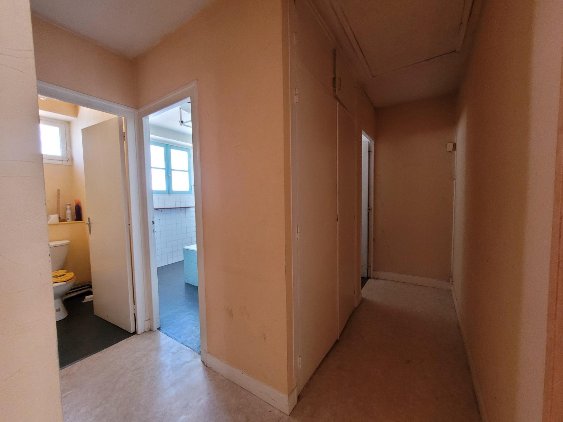 Commerce et appartement de ville