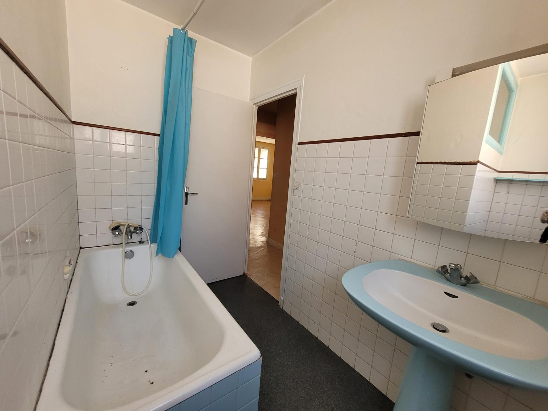 Commerce et appartement de ville