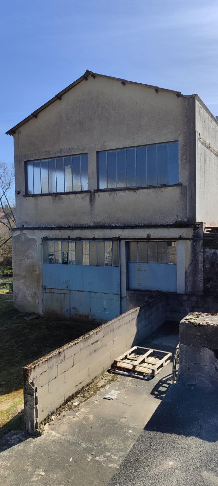 Maison avec garage de 240 m2 attenant !