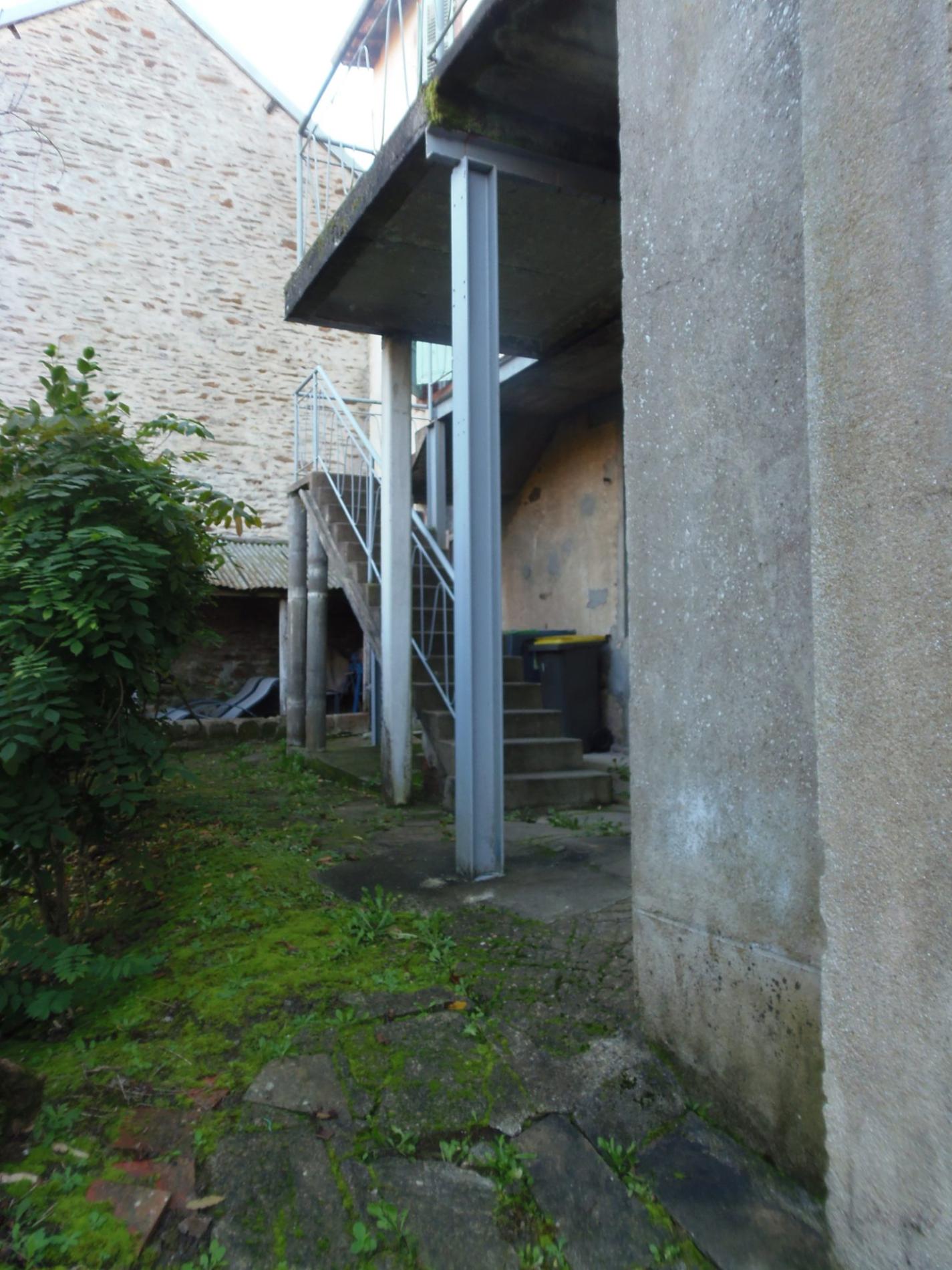 Maison avec garage de 240 m2 attenant !