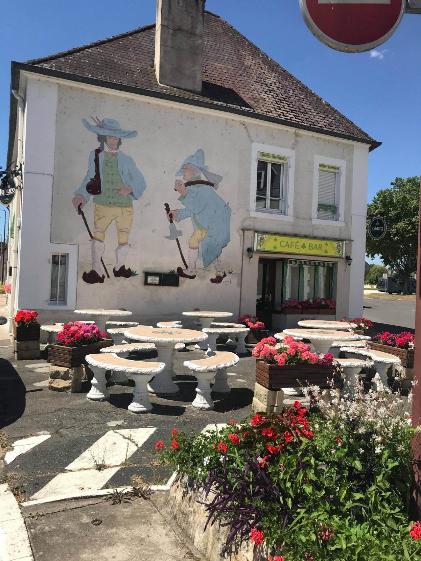 Ancien Hotel-Bar en centre ville !