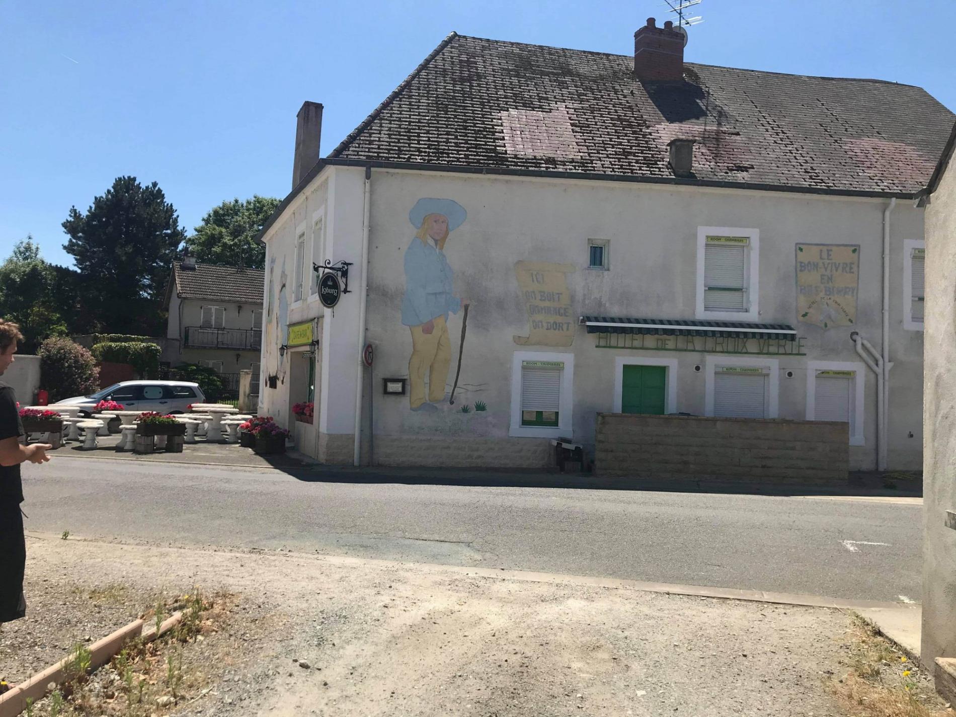 Ancien Hotel-Bar en centre ville !