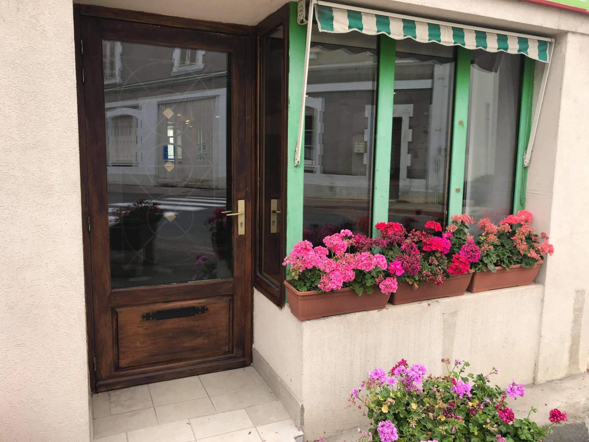 Ancien Hotel-Bar en centre ville !