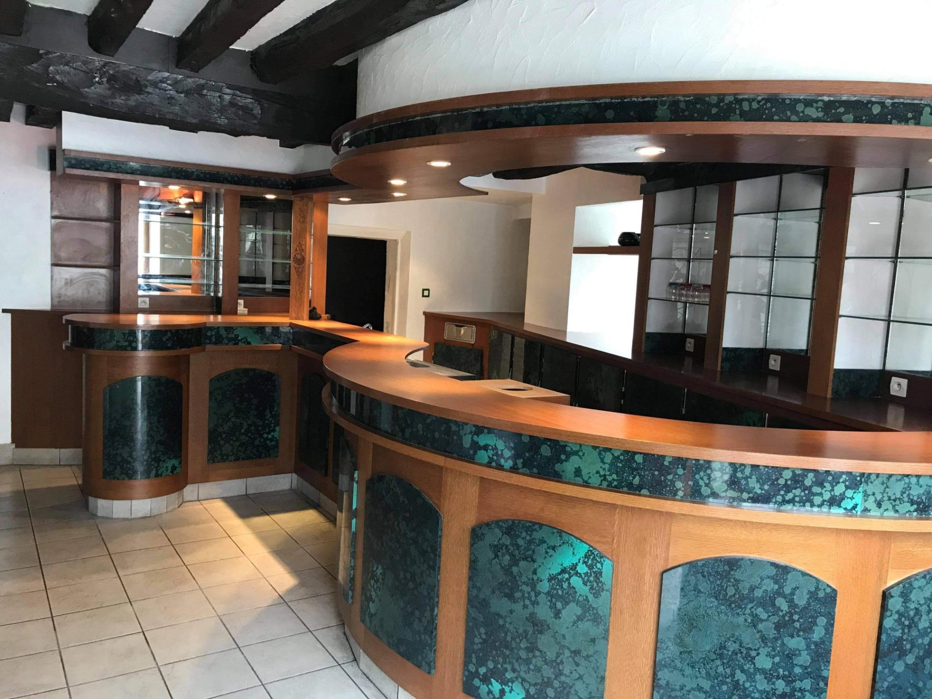 Ancien Hotel-Bar en centre ville !