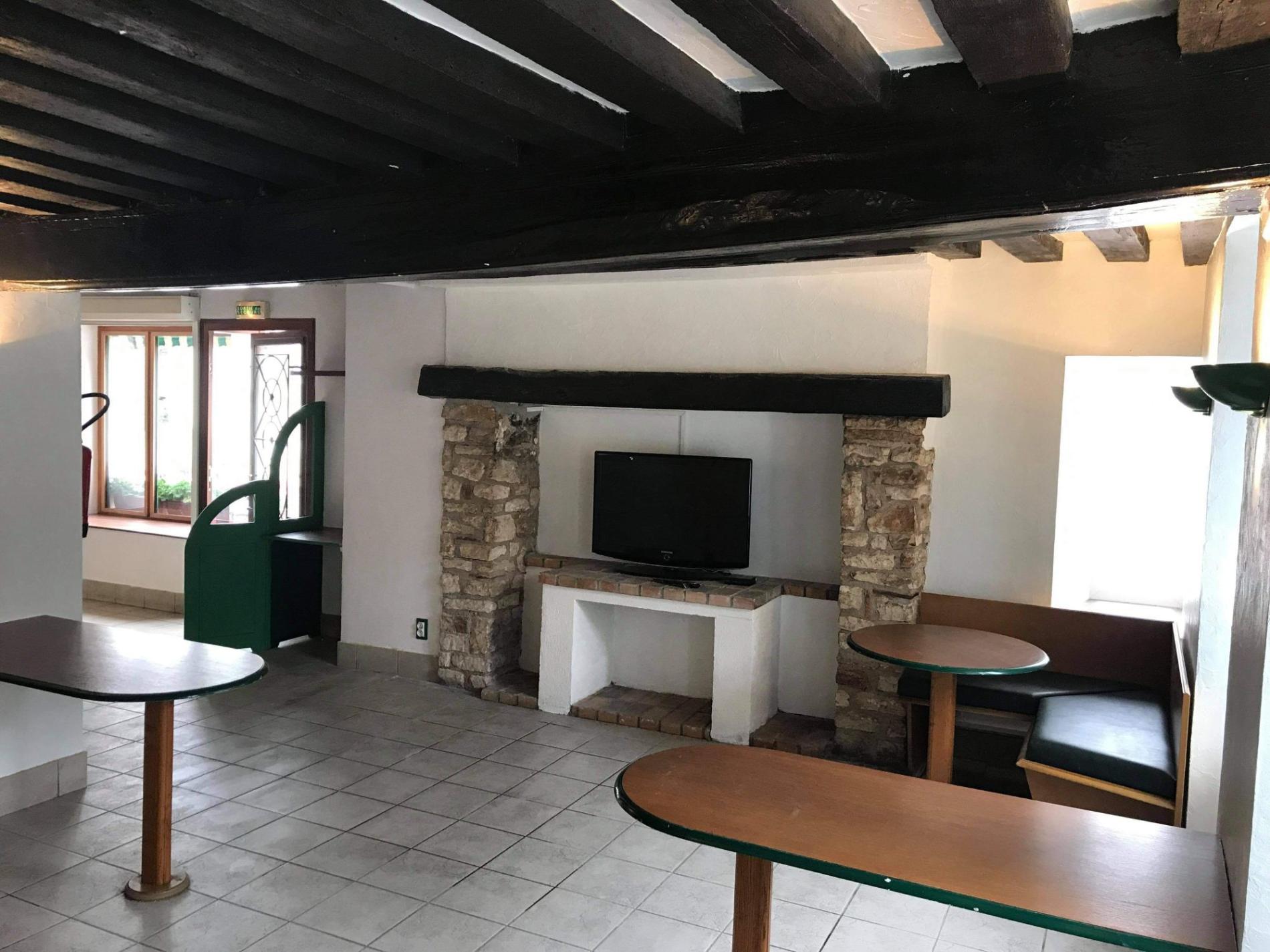 Ancien Hotel-Bar en centre ville !