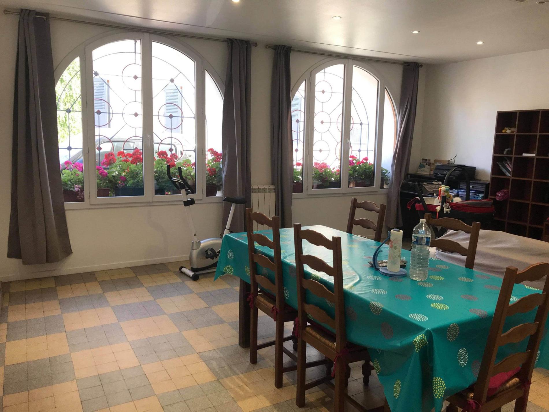 Ancien Hotel-Bar en centre ville !