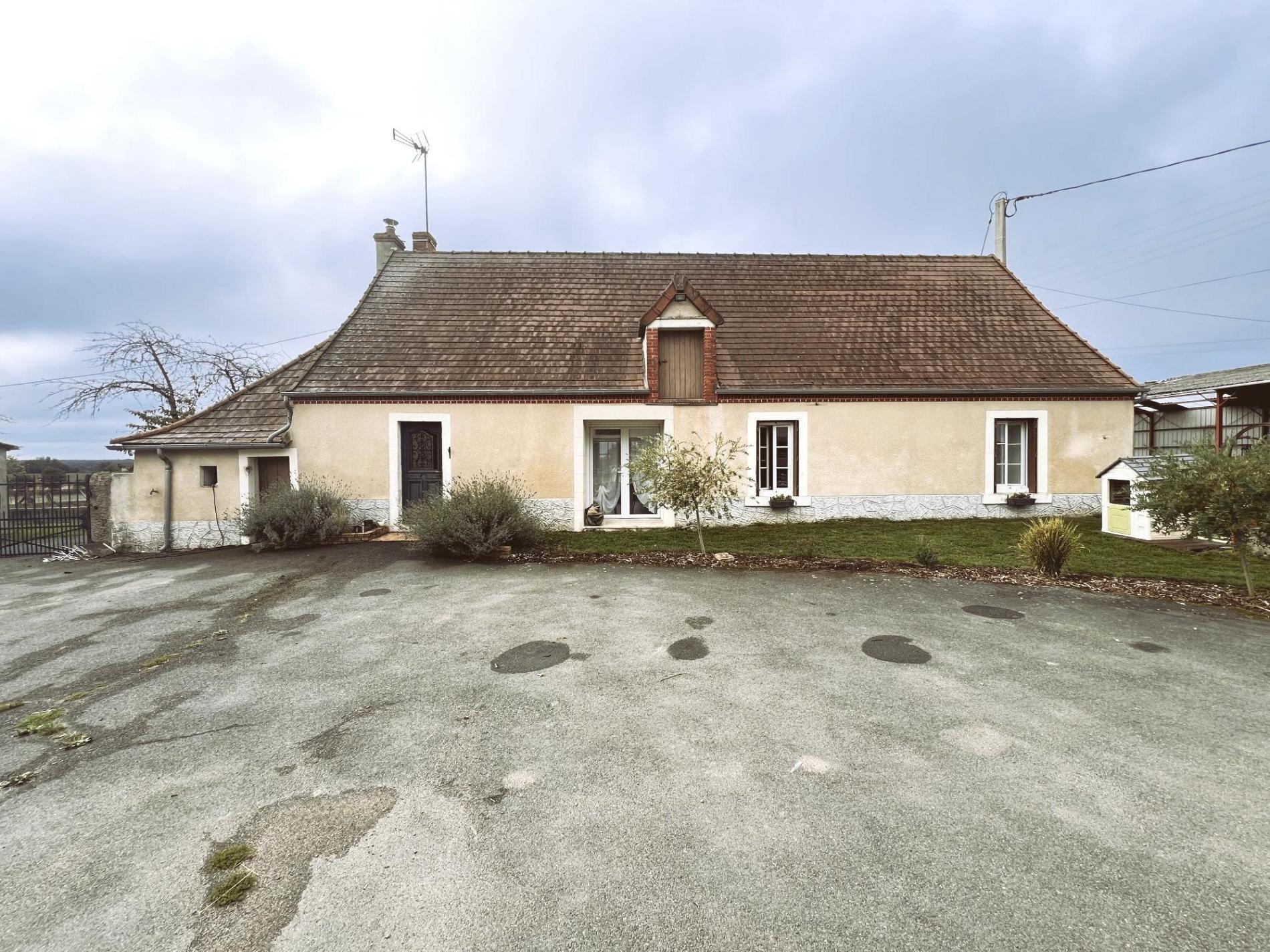 Corps de ferme avec maison d'habitation en campagne !