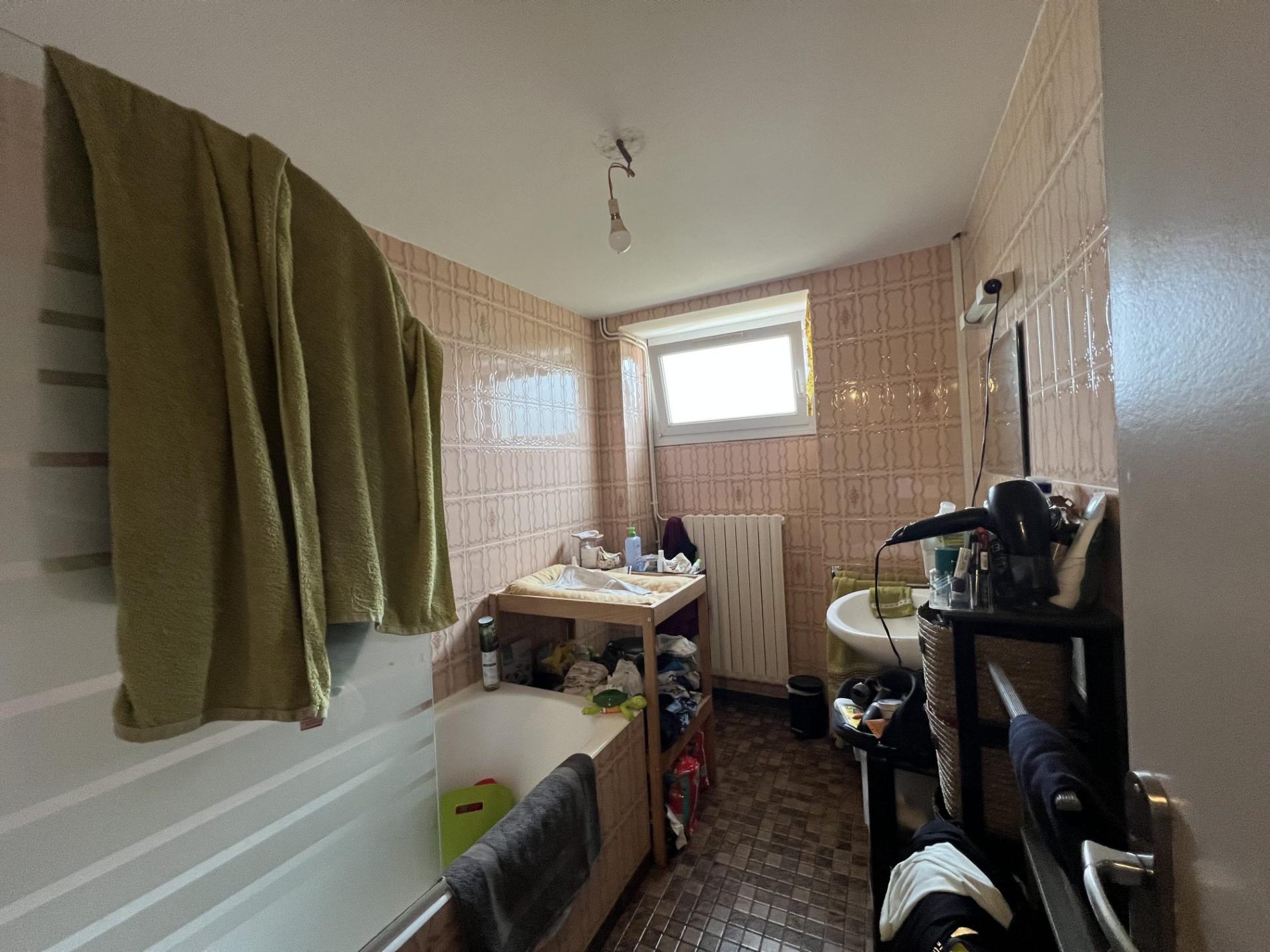 Corps de ferme avec maison d'habitation en campagne !