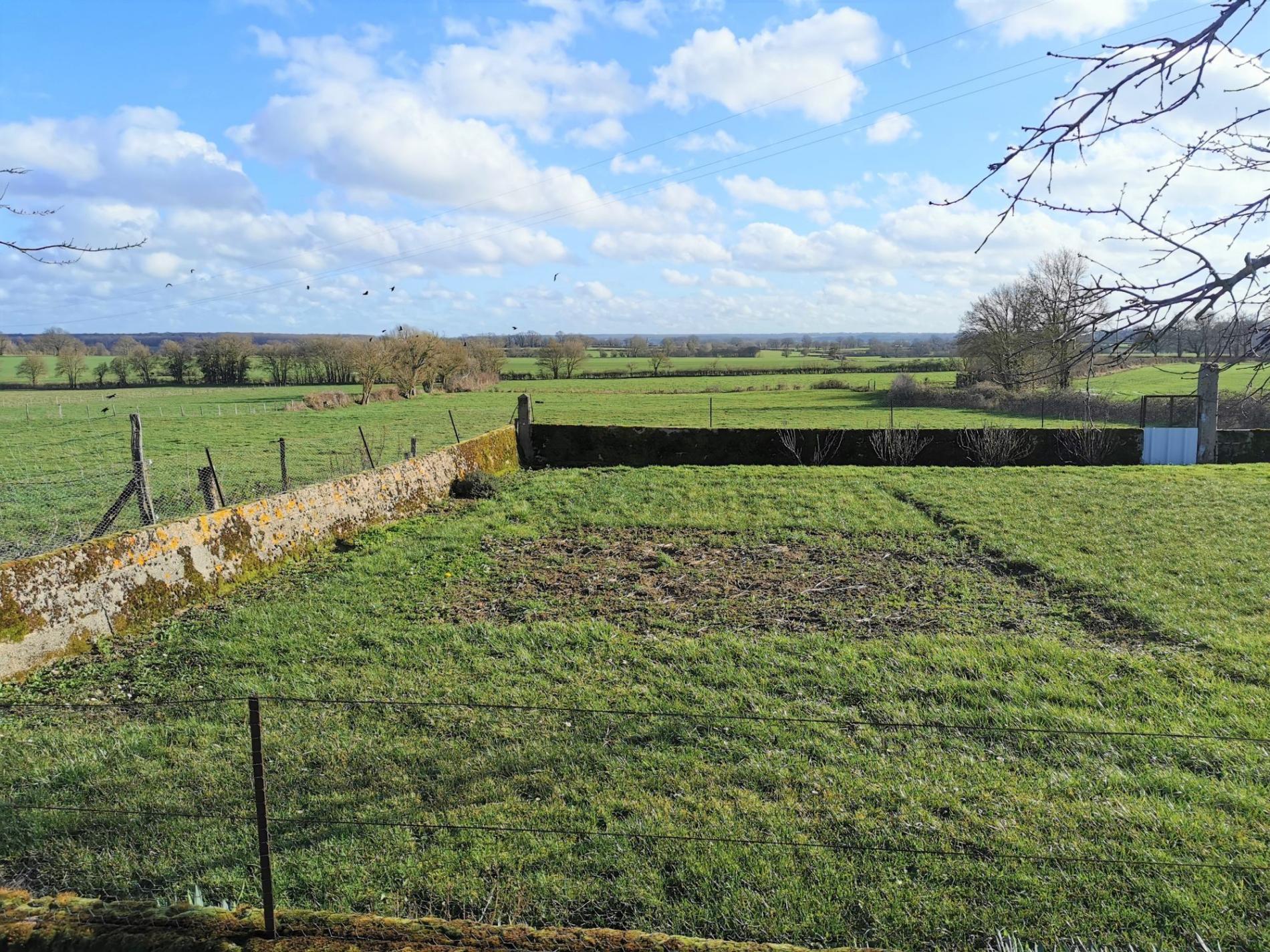 Corps de ferme avec maison d'habitation en campagne !
