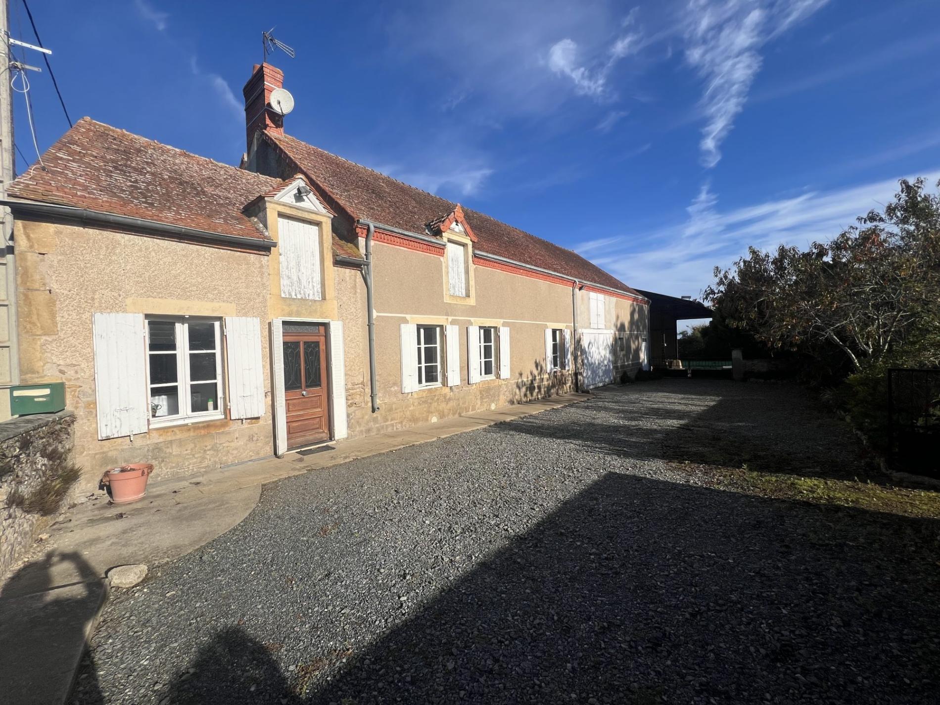 Maison de campagne avec dépendances !