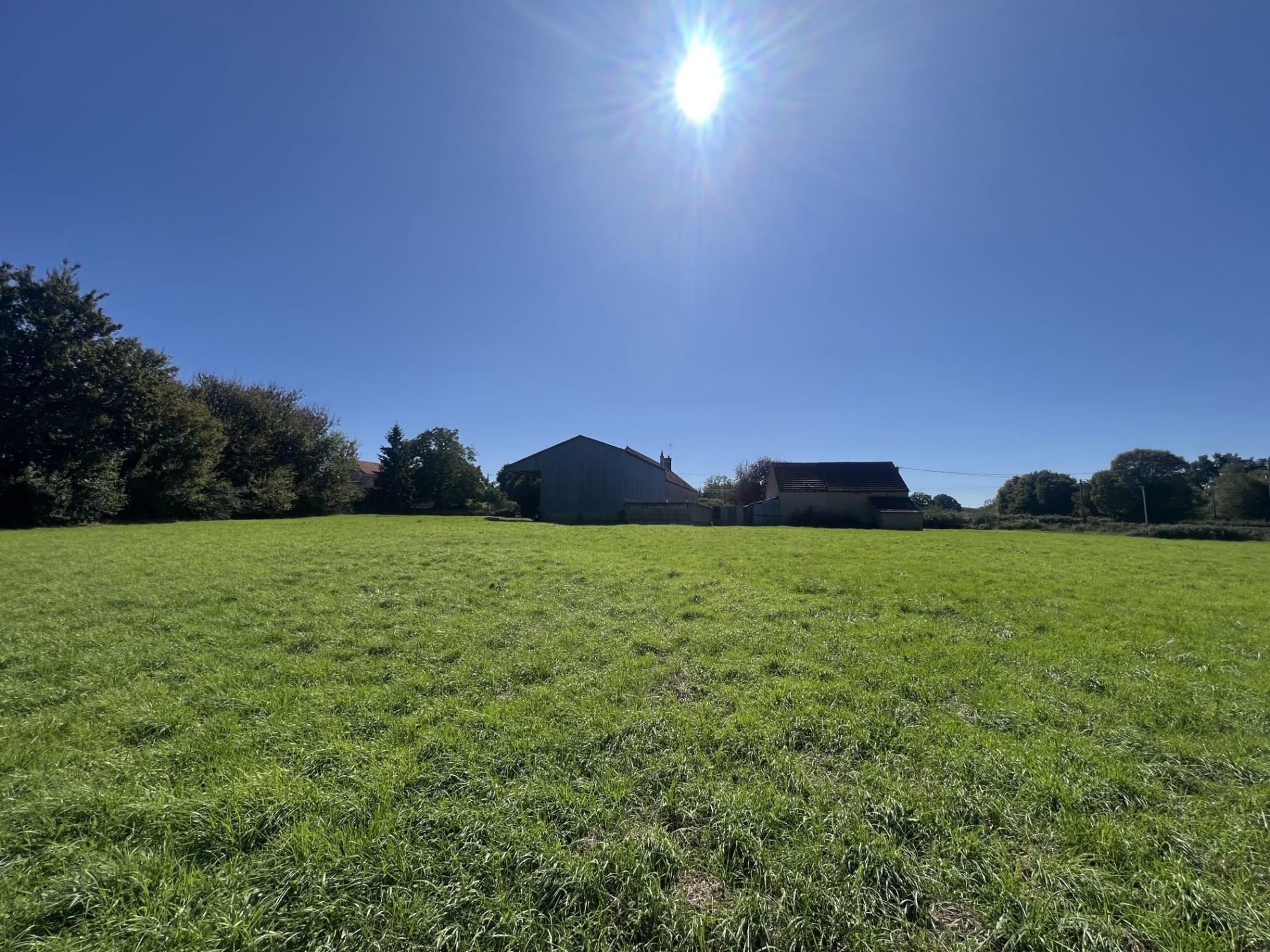 Maison de campagne avec dépendances !