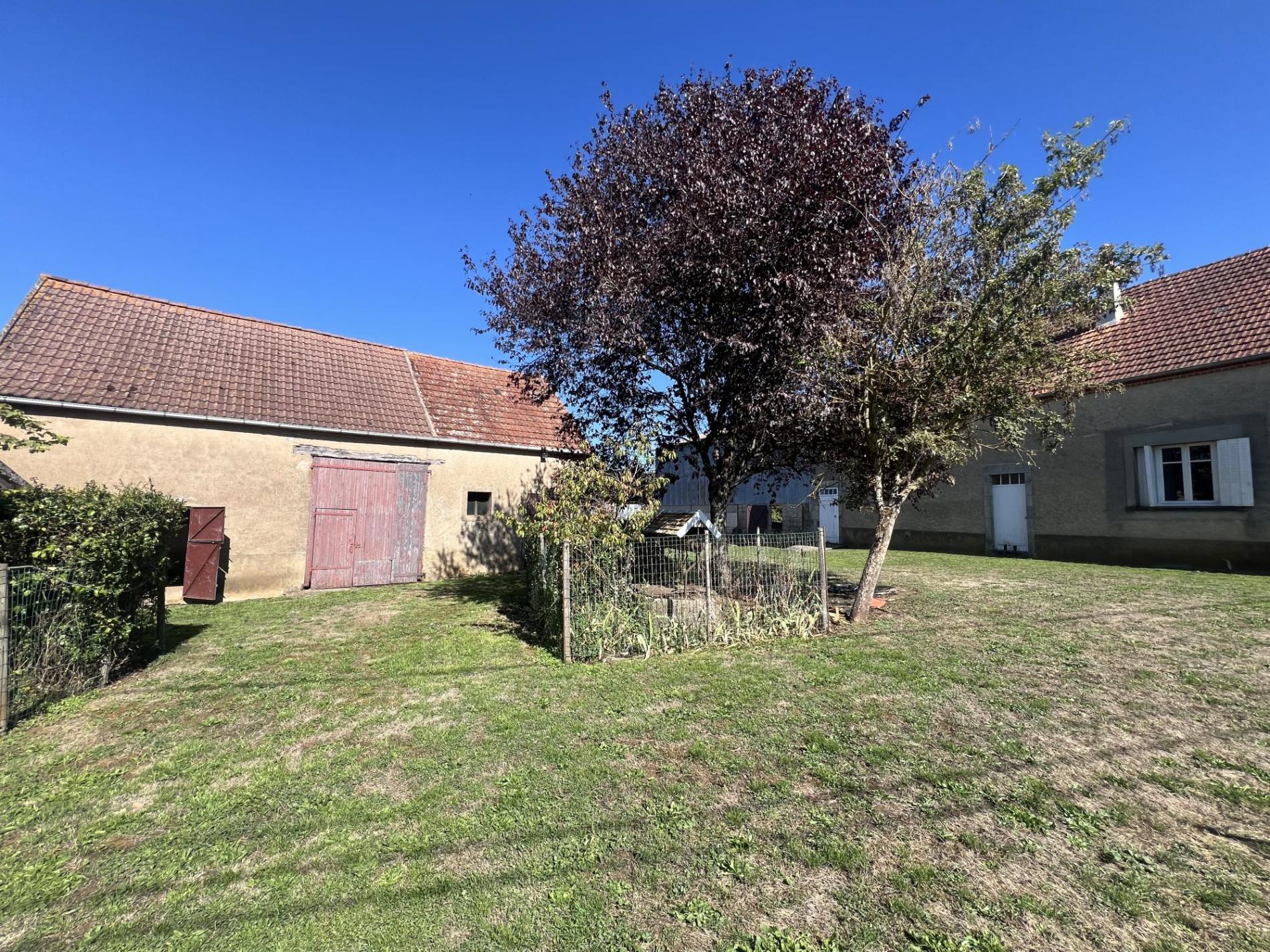 Maison de campagne avec dépendances !