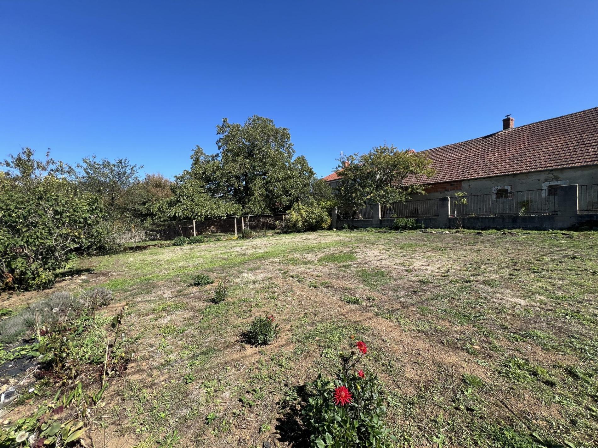 Maison de campagne avec dépendances !