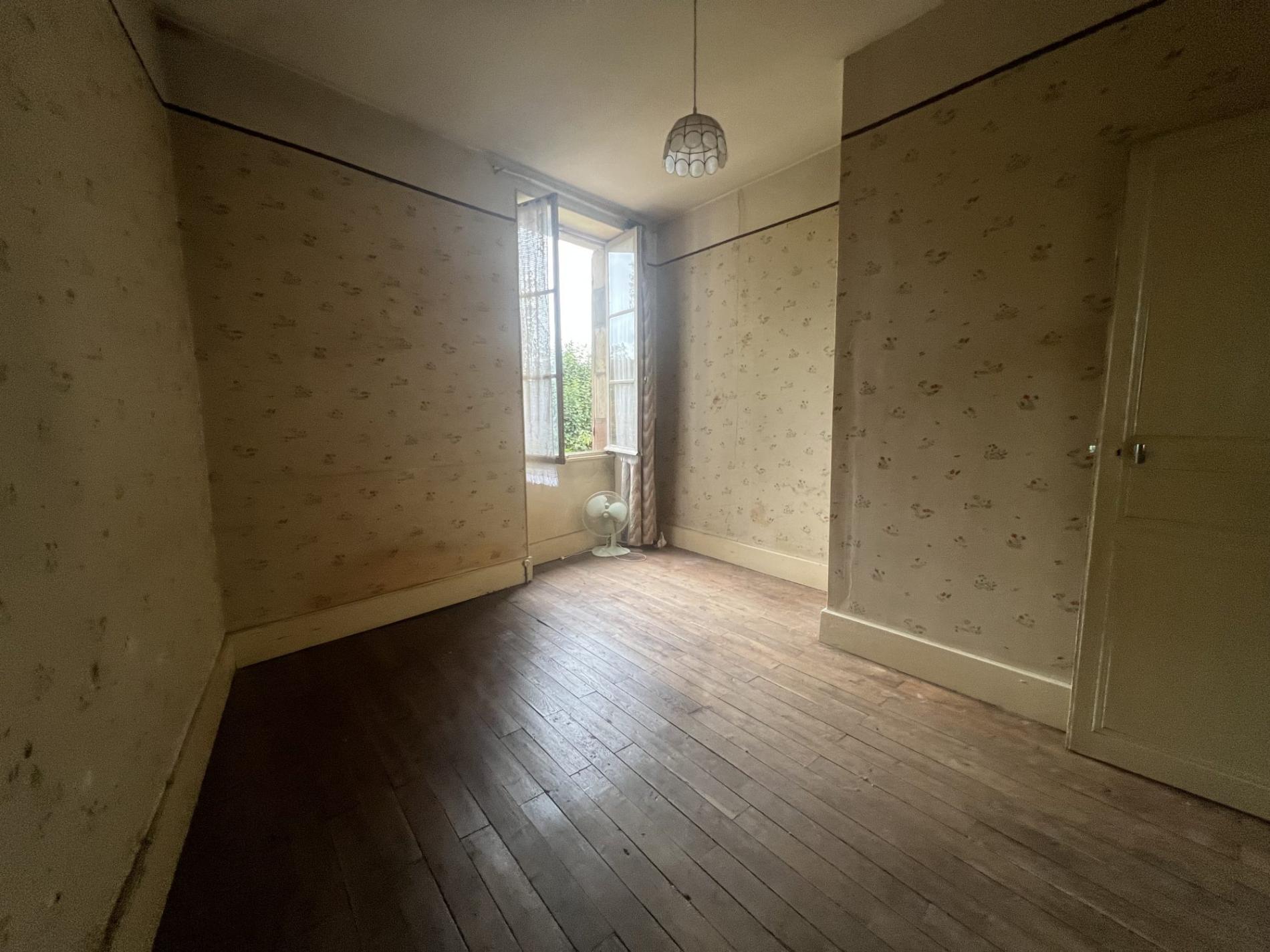 Maison de ville à rénover avec jardin !