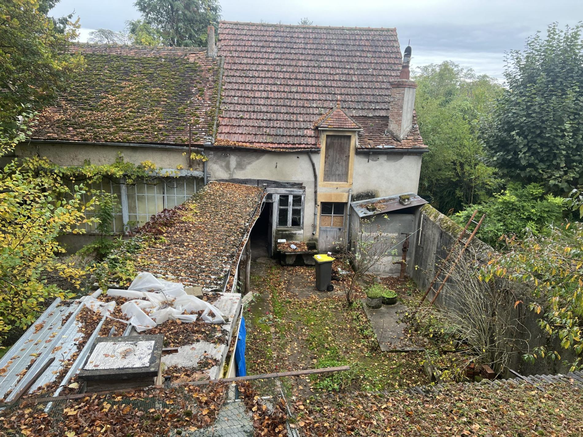 Maison de ville à rénover avec jardin !