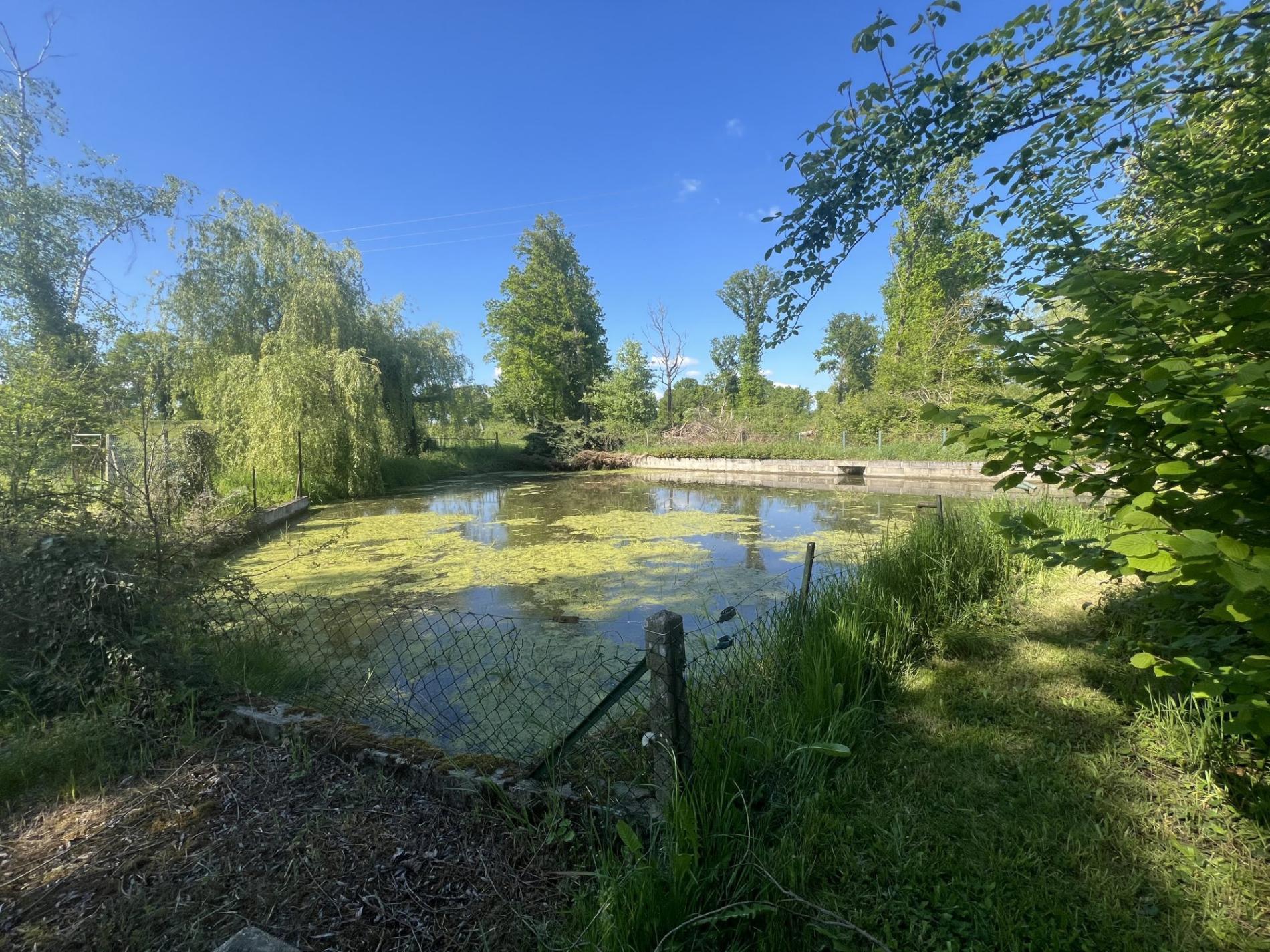 Maison de campagne avec dépendances !