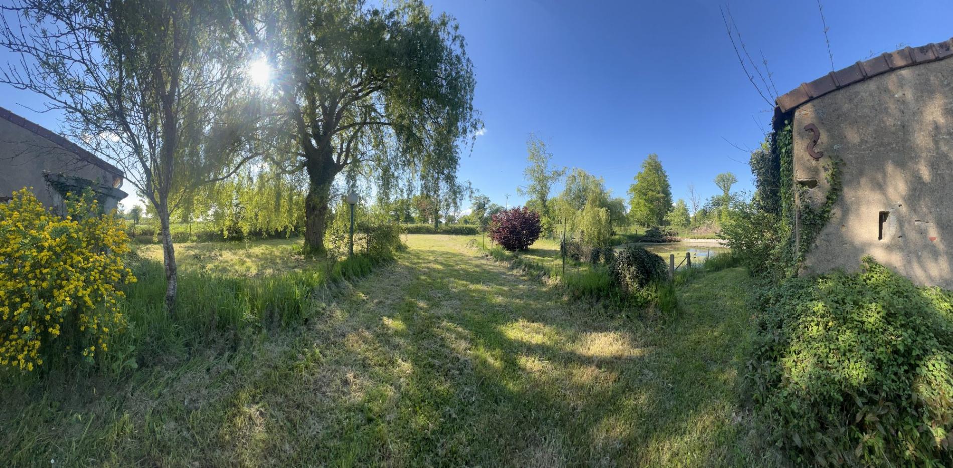 Maison de campagne avec dépendances !