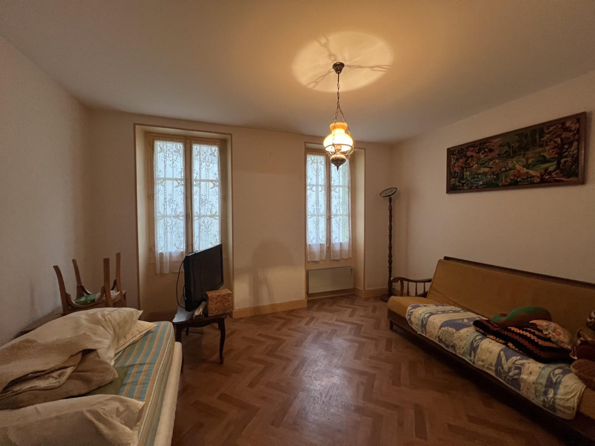 Maison de ville avec dépendance et jardin !