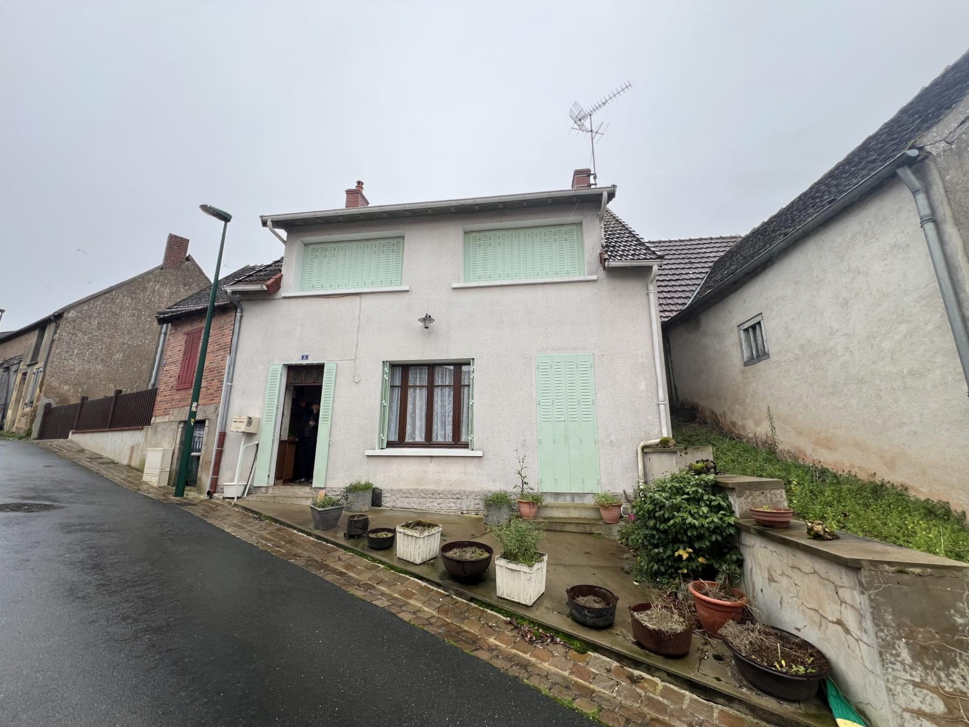 Maison de ville avec dépendance et jardin !