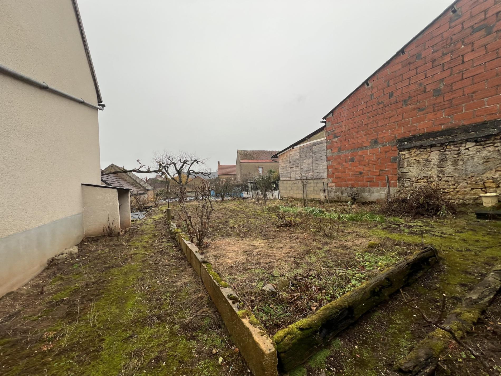 Maison de ville avec dépendance et jardin !
