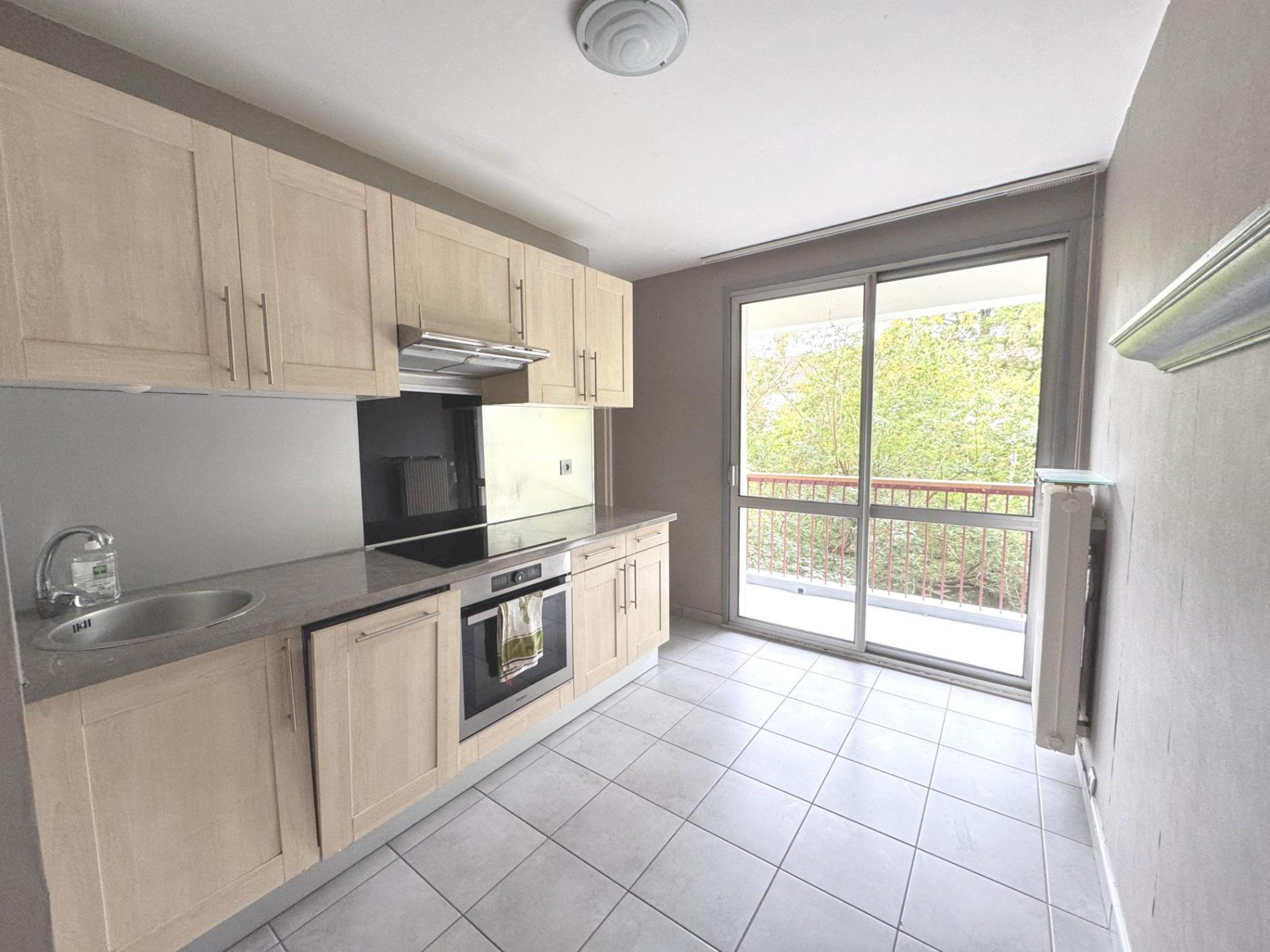 Résidence arborée et paisible  T4 traversant avec double terrasse