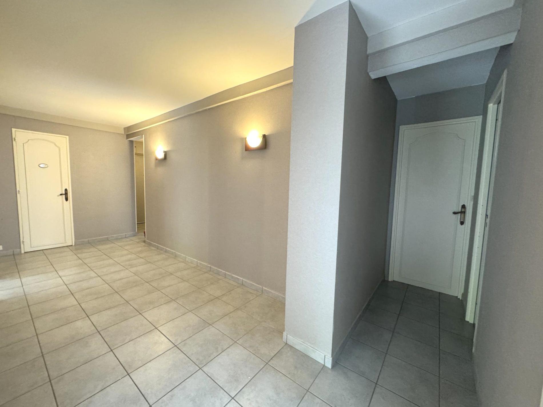 Résidence arborée et paisible  T4 traversant avec double terrasse