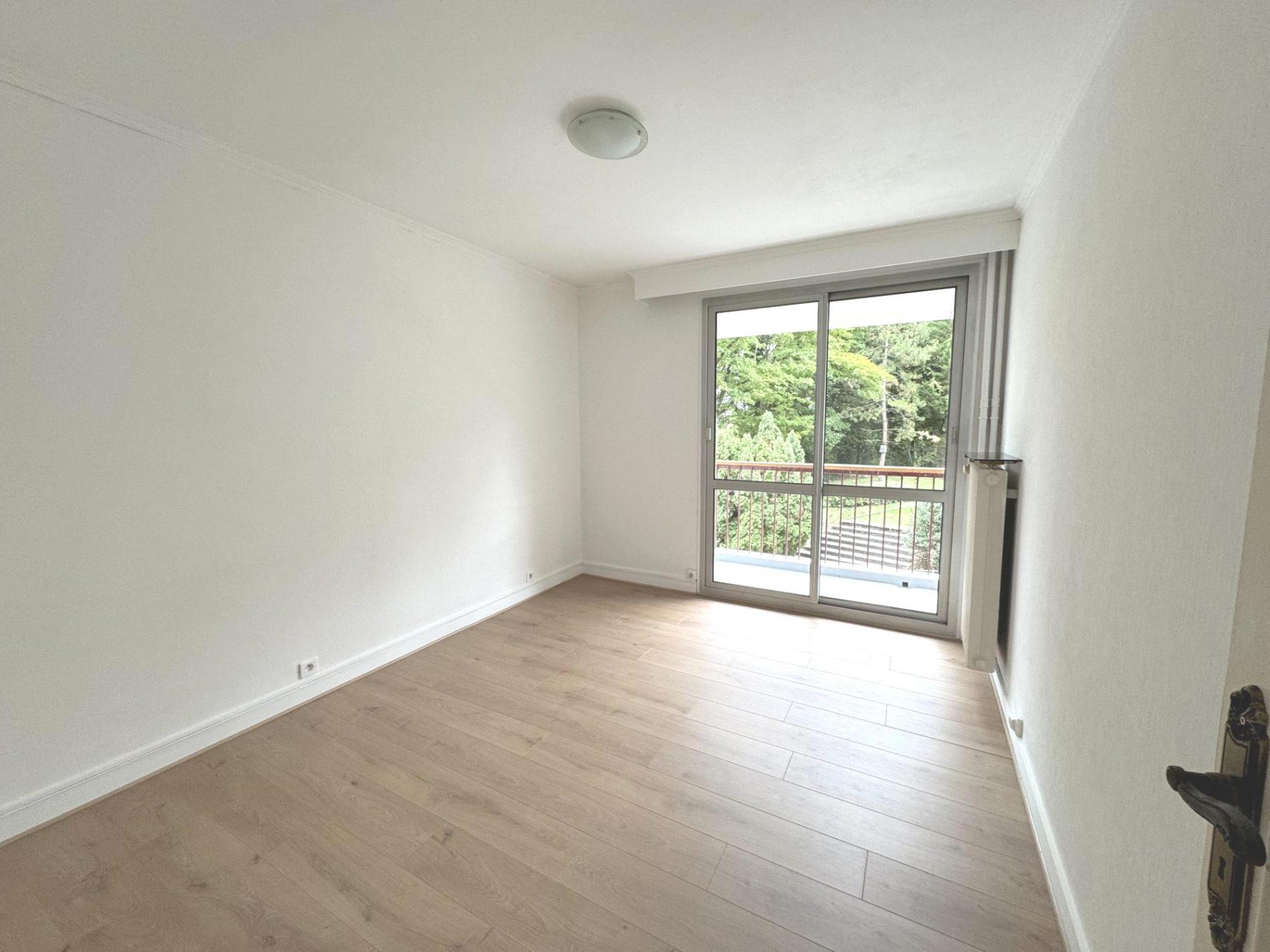 Résidence arborée et paisible  T4 traversant avec double terrasse