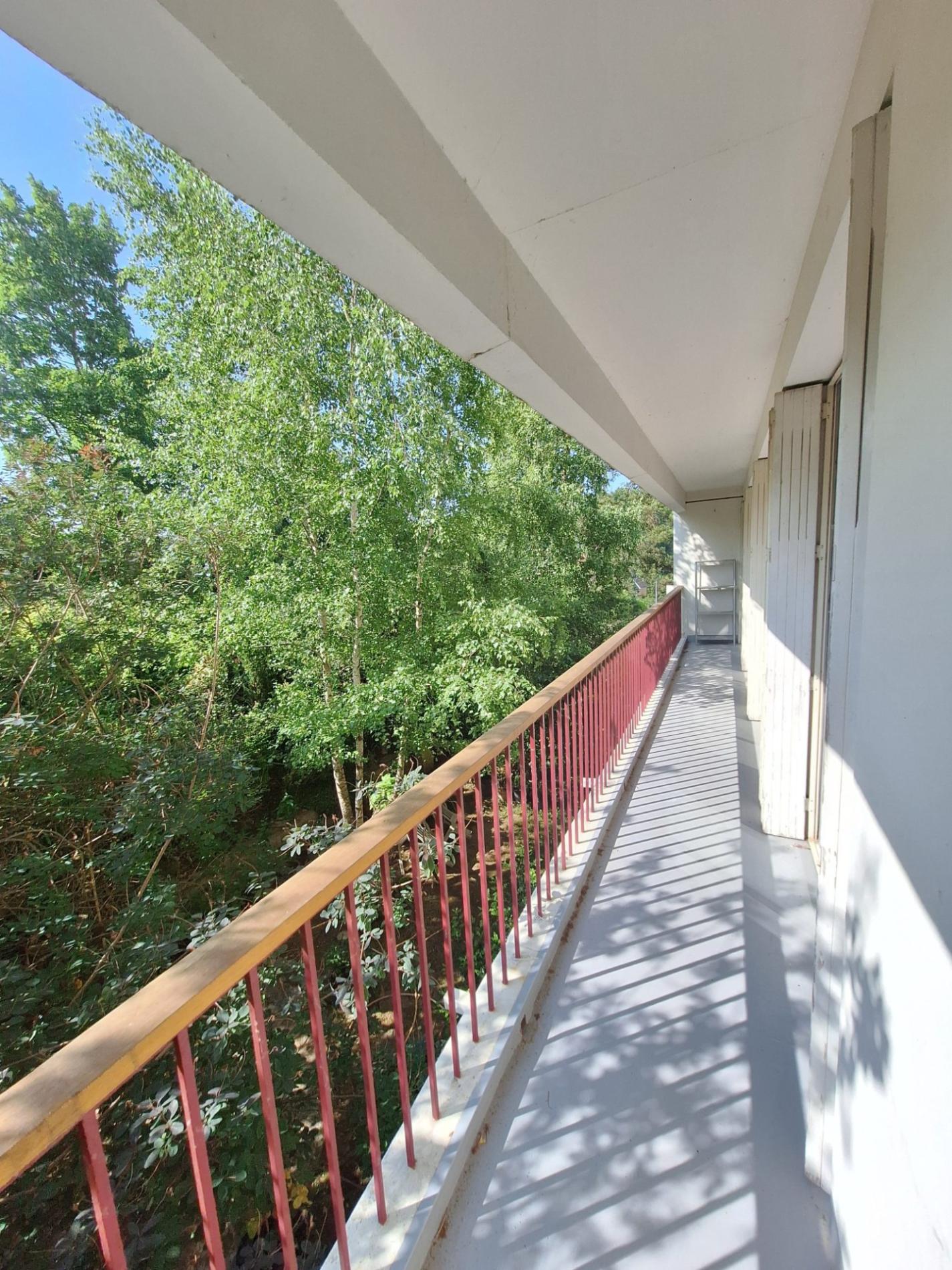 Résidence arborée et paisible  T4 traversant avec double terrasse