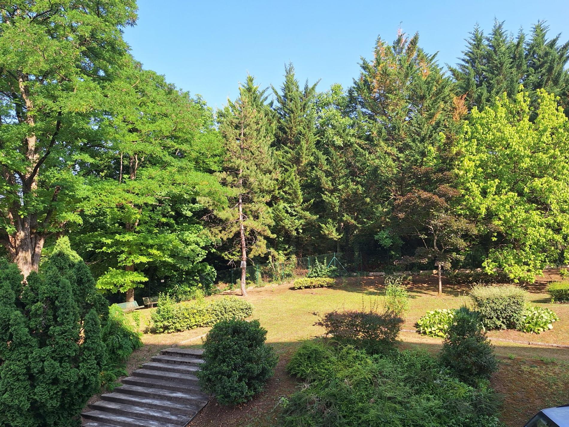 Résidence arborée et paisible  T4 traversant avec double terrasse