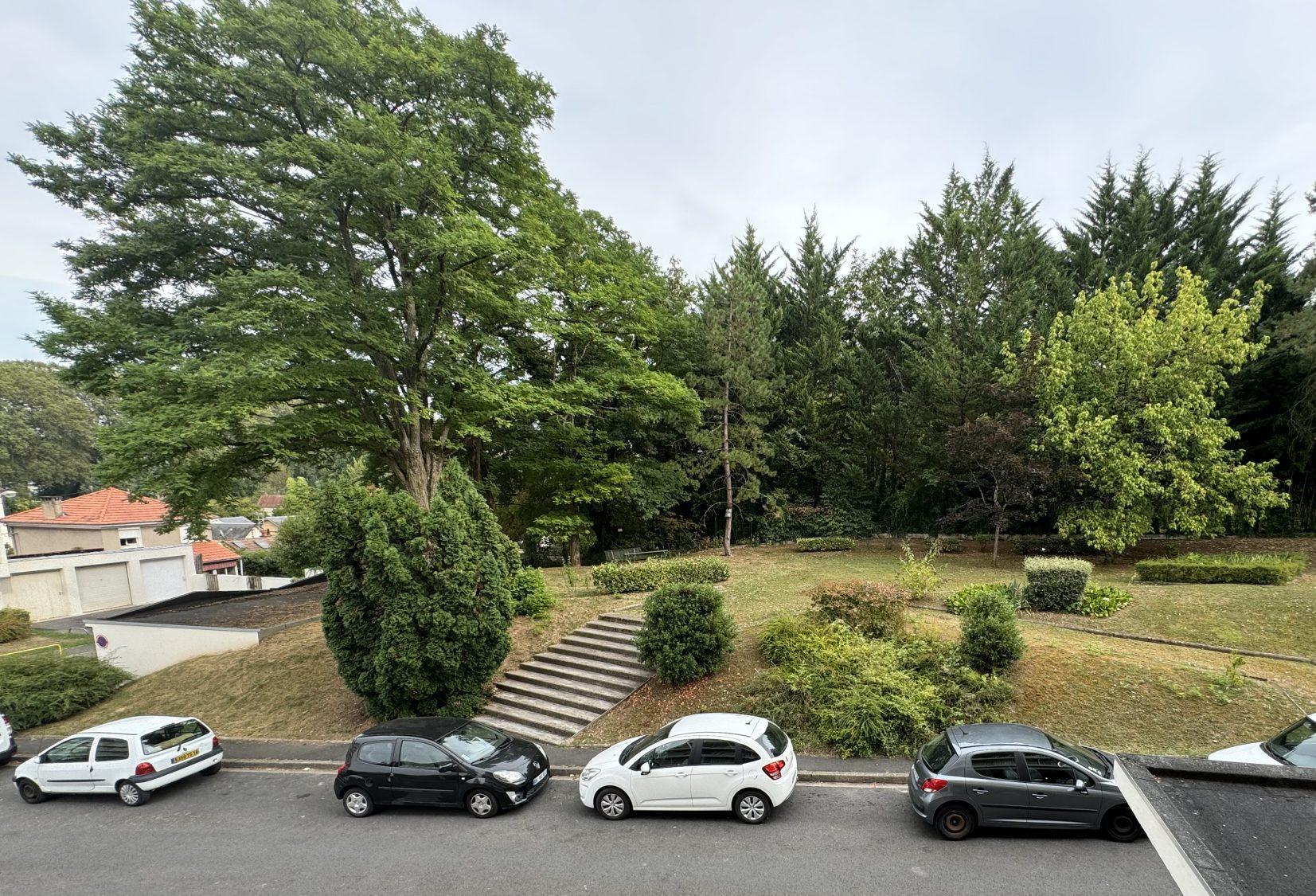 Résidence arborée et paisible  T4 traversant avec double terrasse