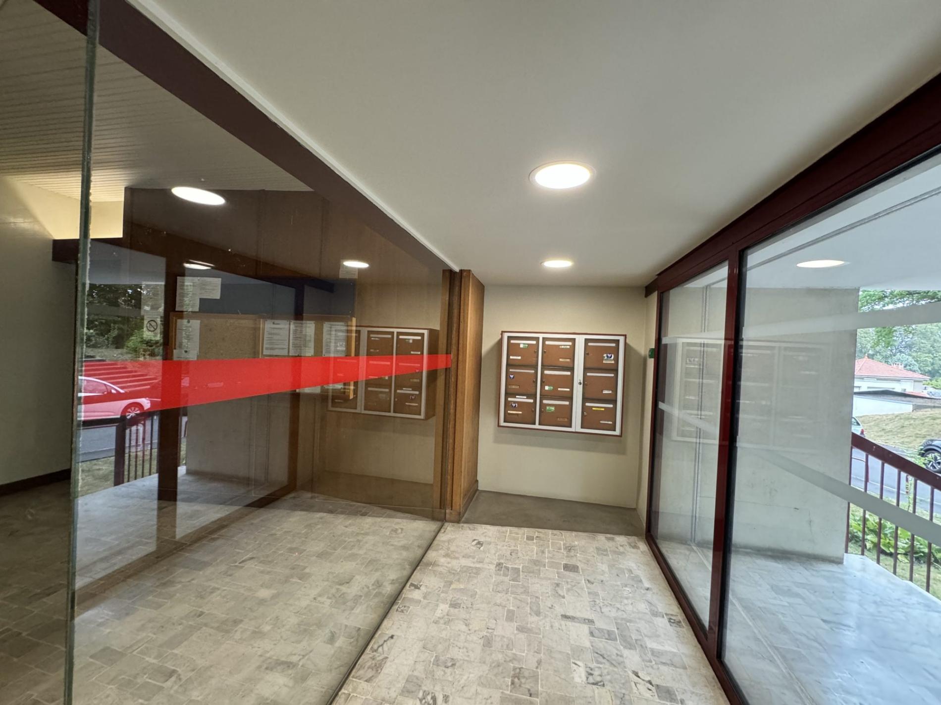 Résidence arborée et paisible  T4 traversant avec double terrasse