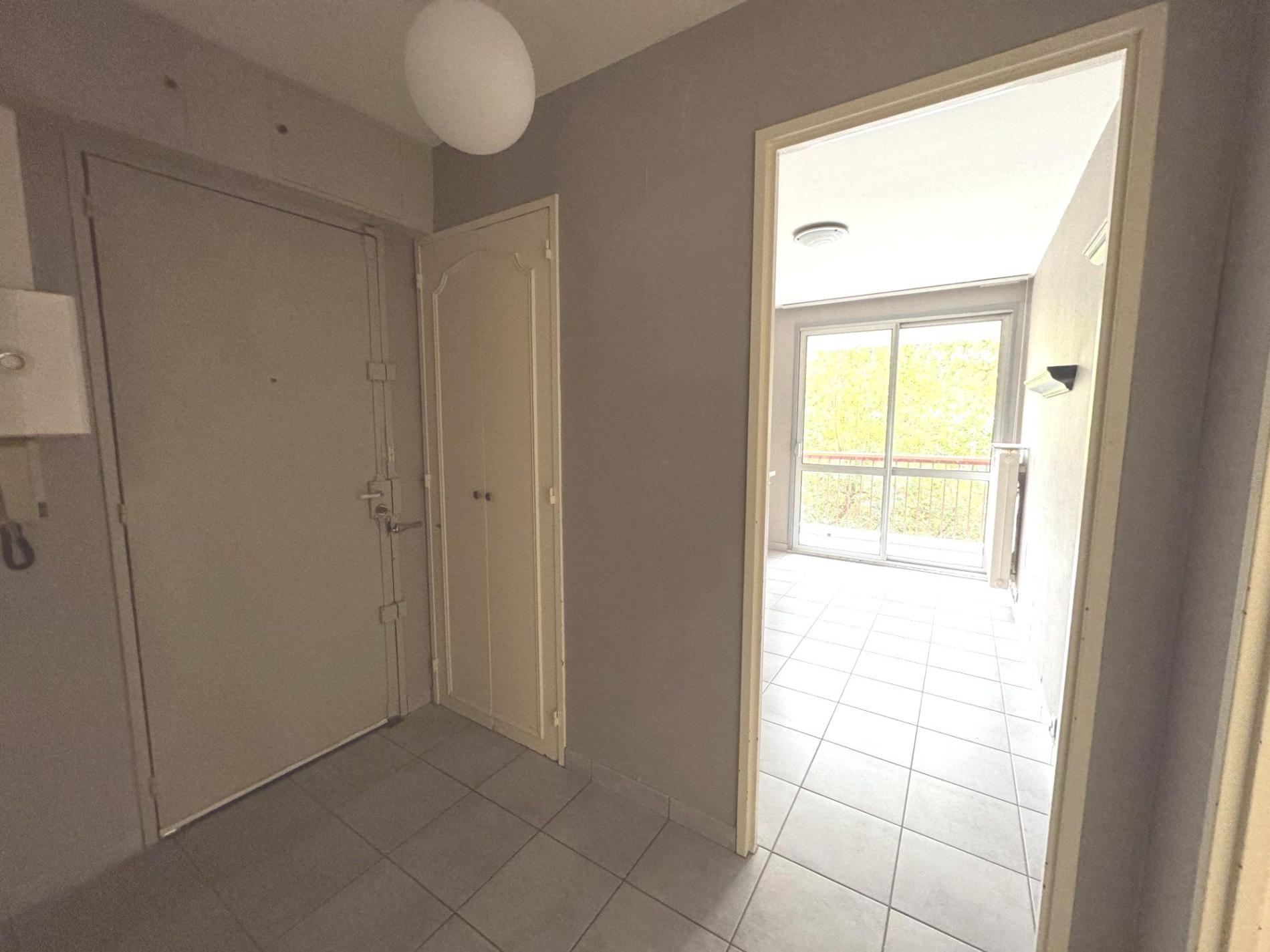 Résidence arborée et paisible  T4 traversant avec double terrasse