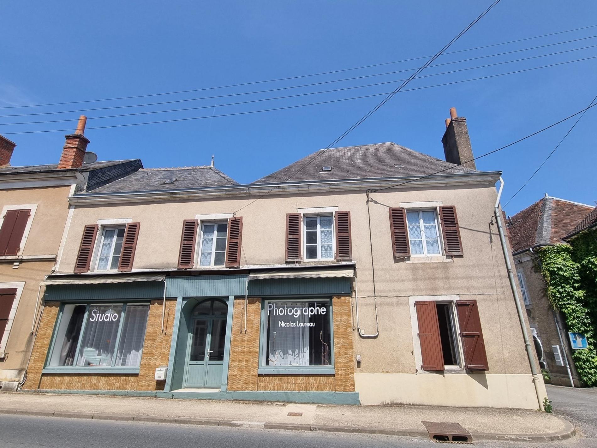 Maison de ville avec local commercial !