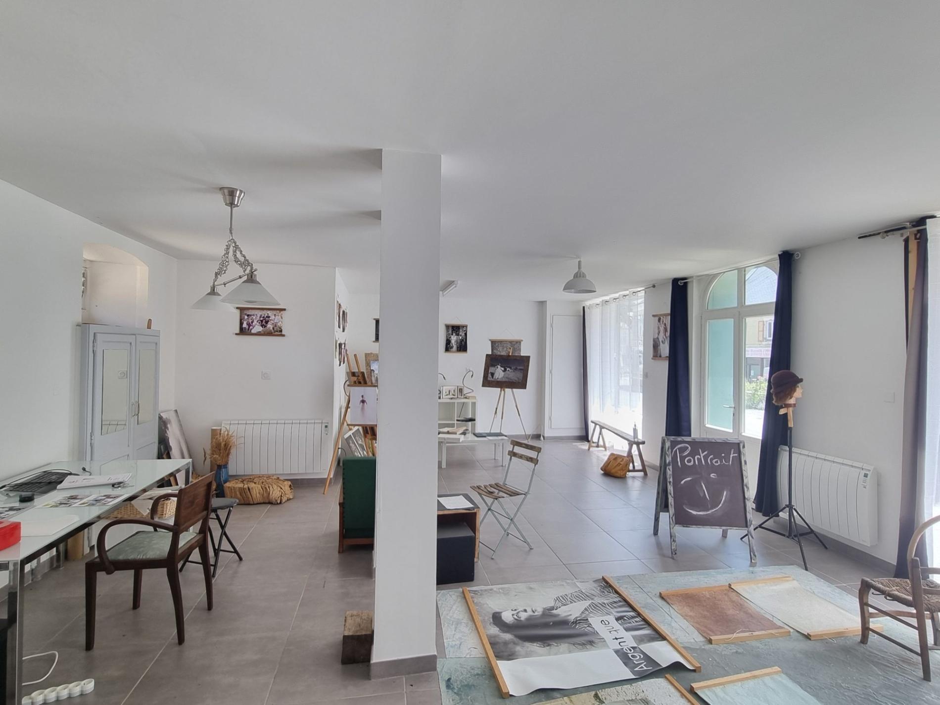 Maison de ville avec local commercial !