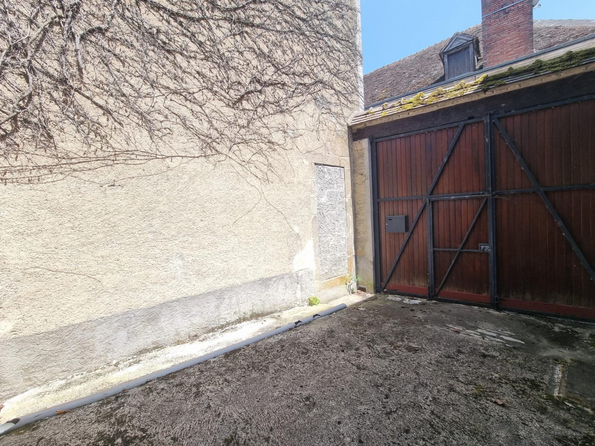 Maison de ville avec local commercial !