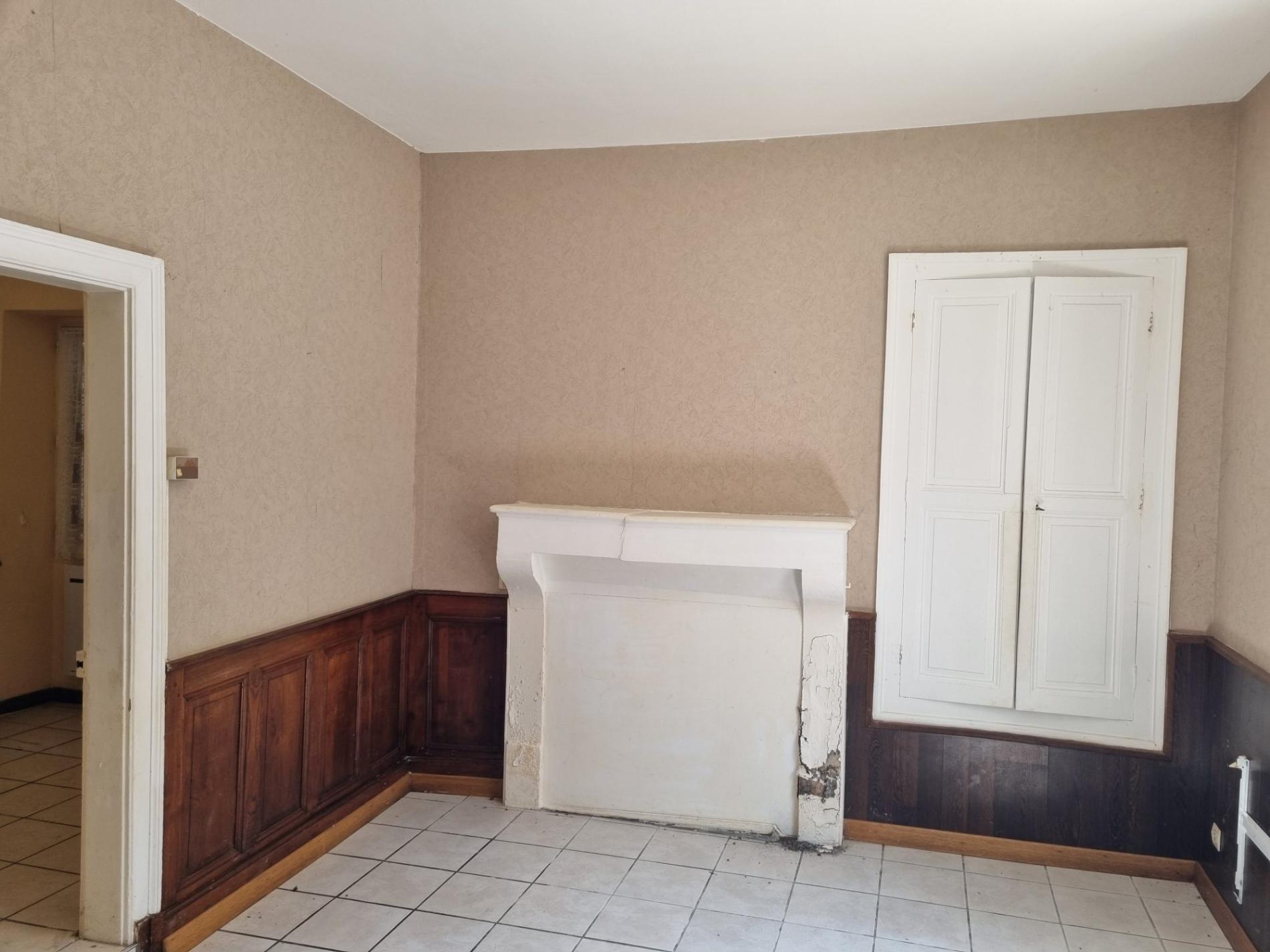 Maison de ville avec local commercial !