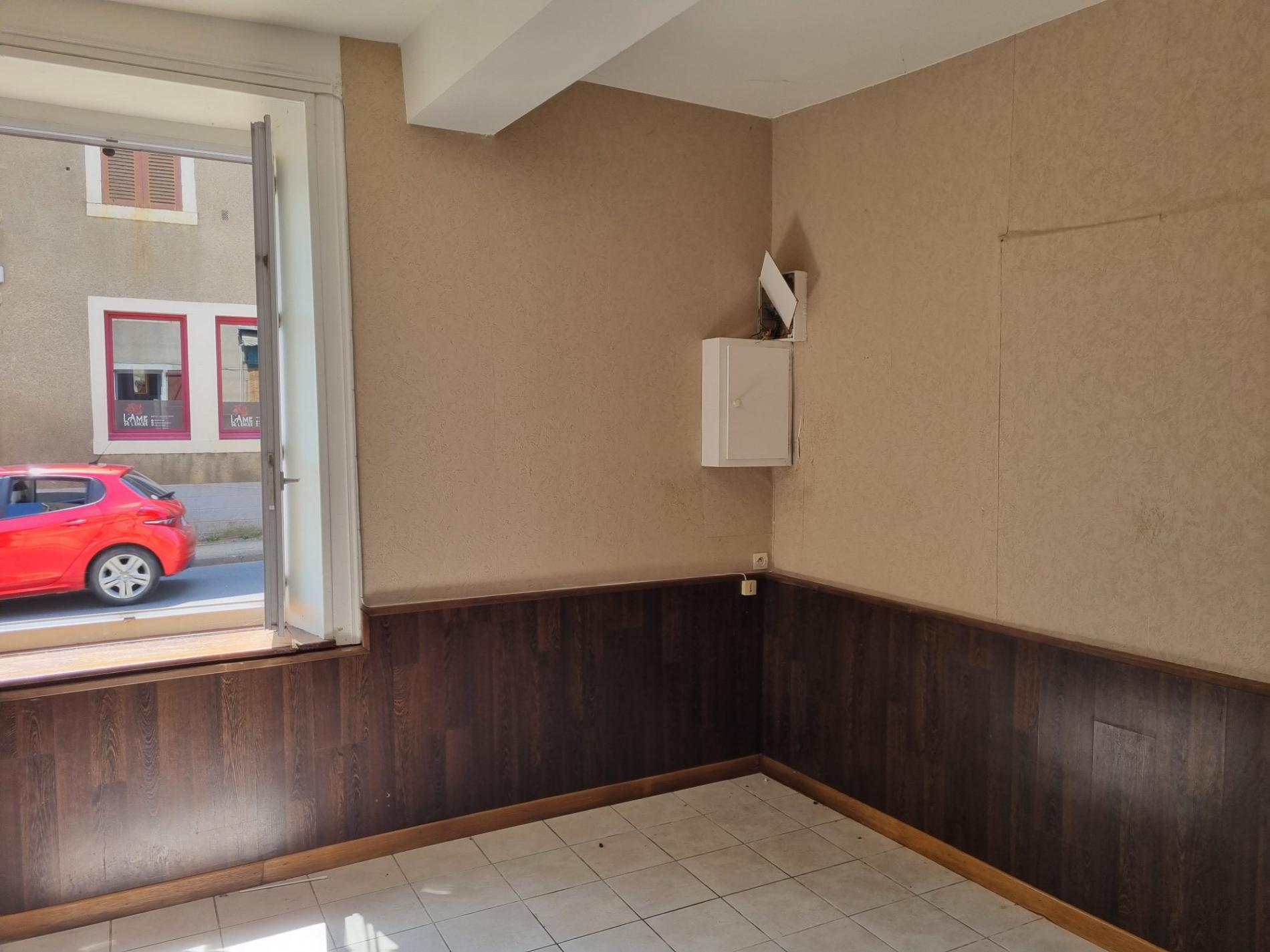 Maison de ville avec local commercial !