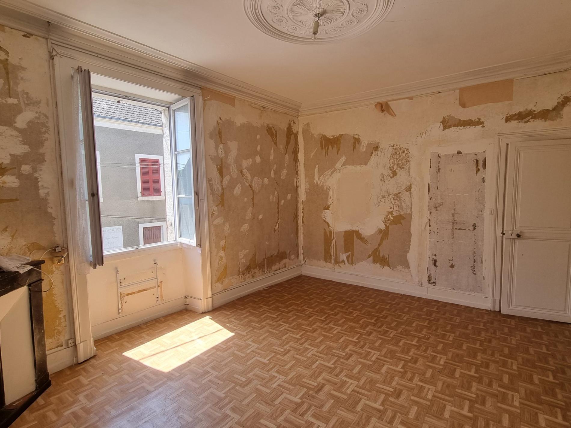 Maison de ville avec local commercial !