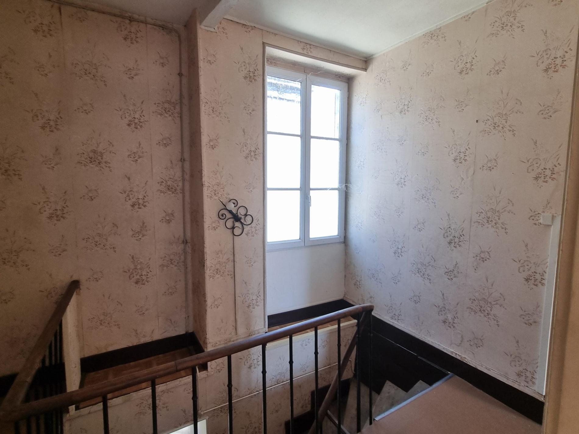 Maison de ville avec local commercial !