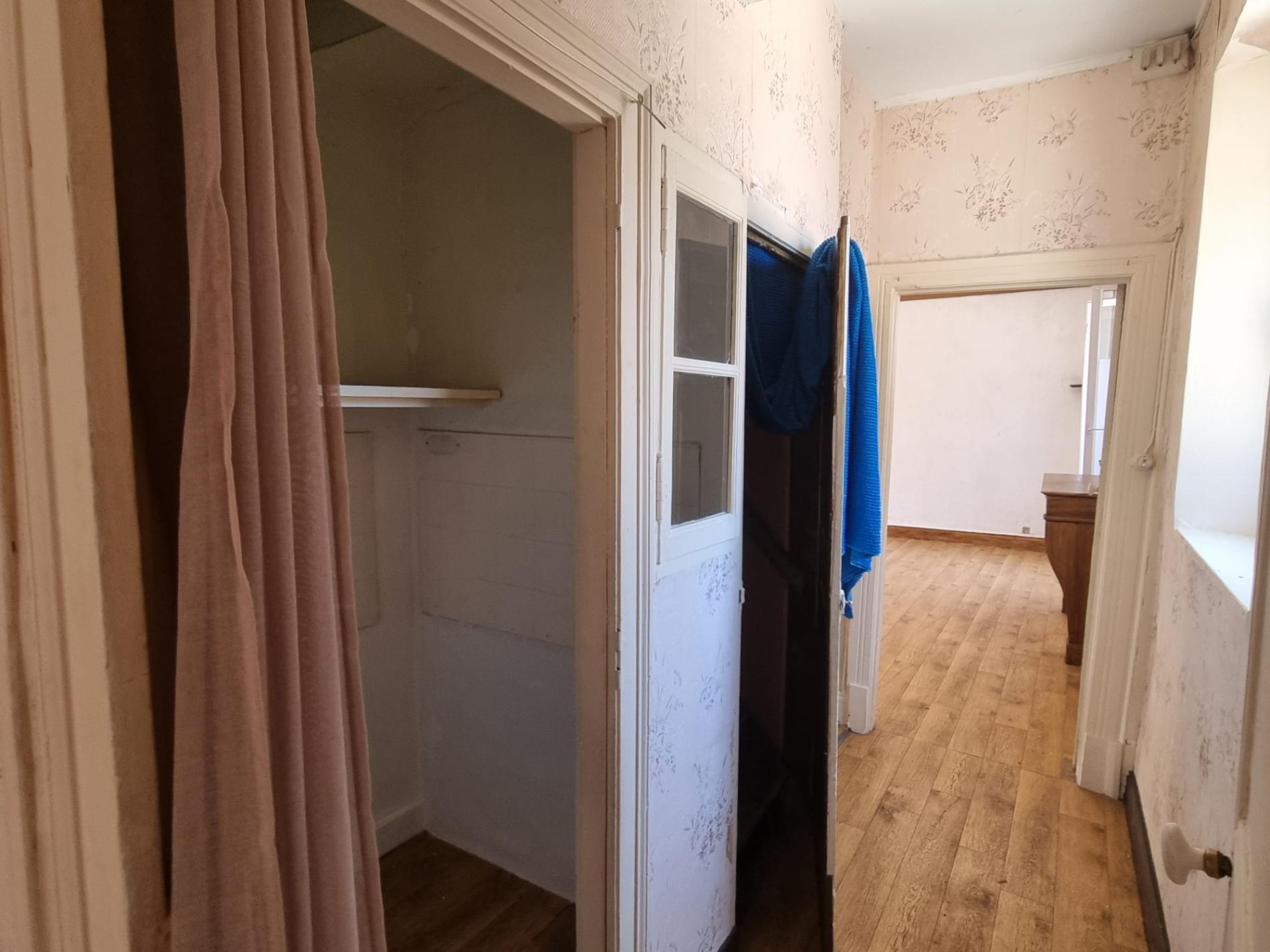 Maison de ville avec local commercial !