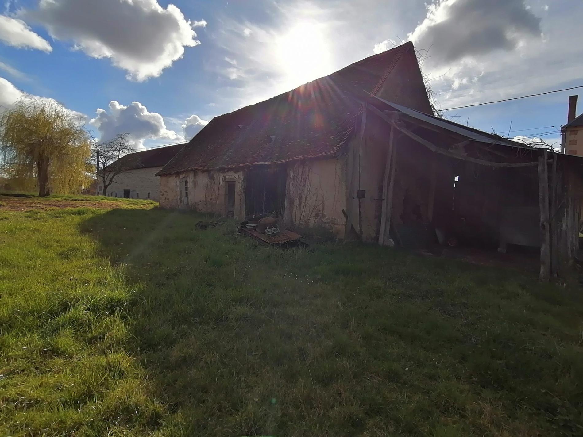 Ancien corps de ferme sur plus d'un hectare !