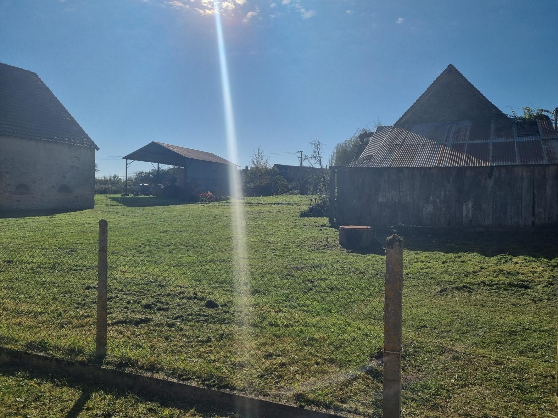 Ancien corps de ferme sur plus d'un hectare !