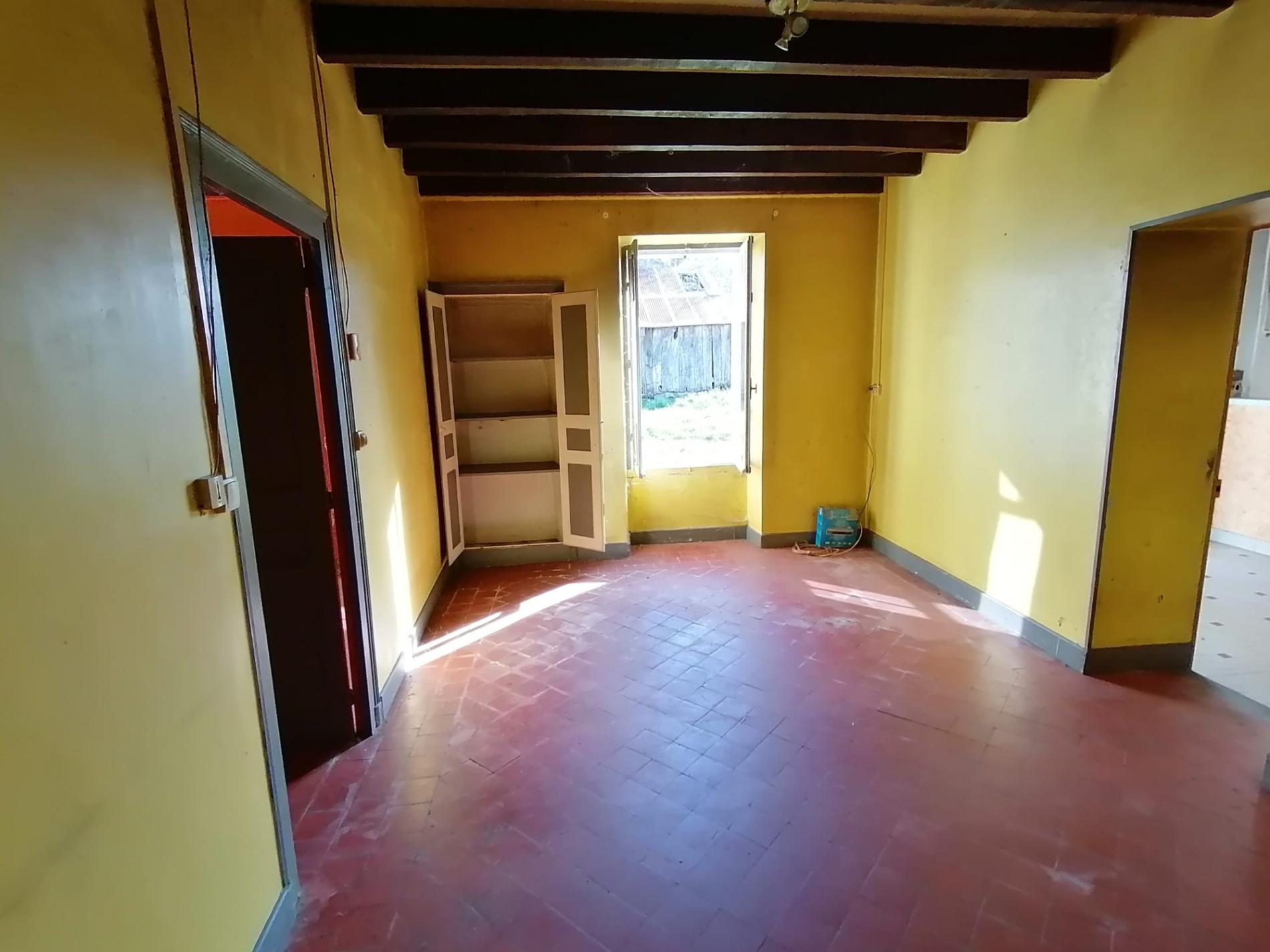 Ancien corps de ferme sur plus d'un hectare !